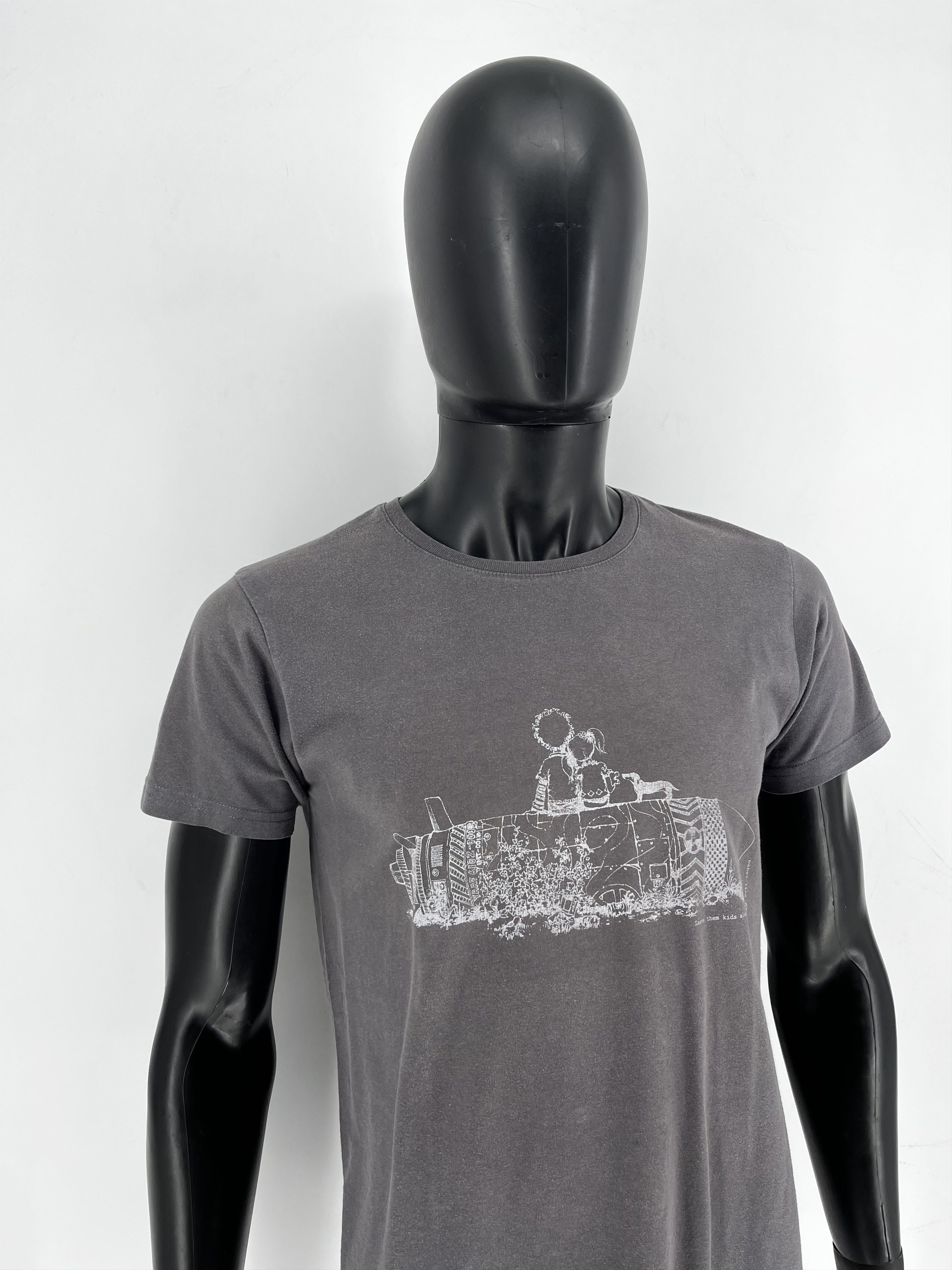 Vintage Vintage Leave Them Kids Alone Graphic Tee Size M Size US M / EU 48-50 / 2 - 4 Thumbnail