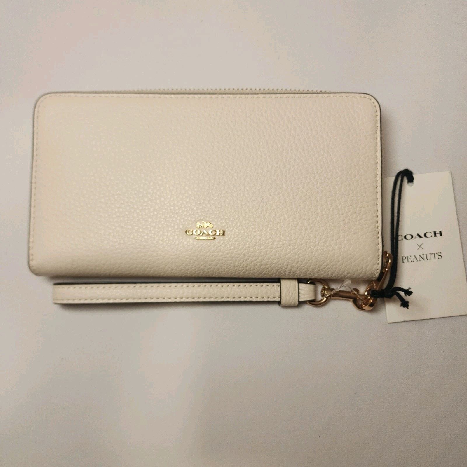 Coach CBN35 COACH x PEANUTS Long Zip Around Wallet Snoopy Friends Size ONE SIZE - 2 Thumbnail