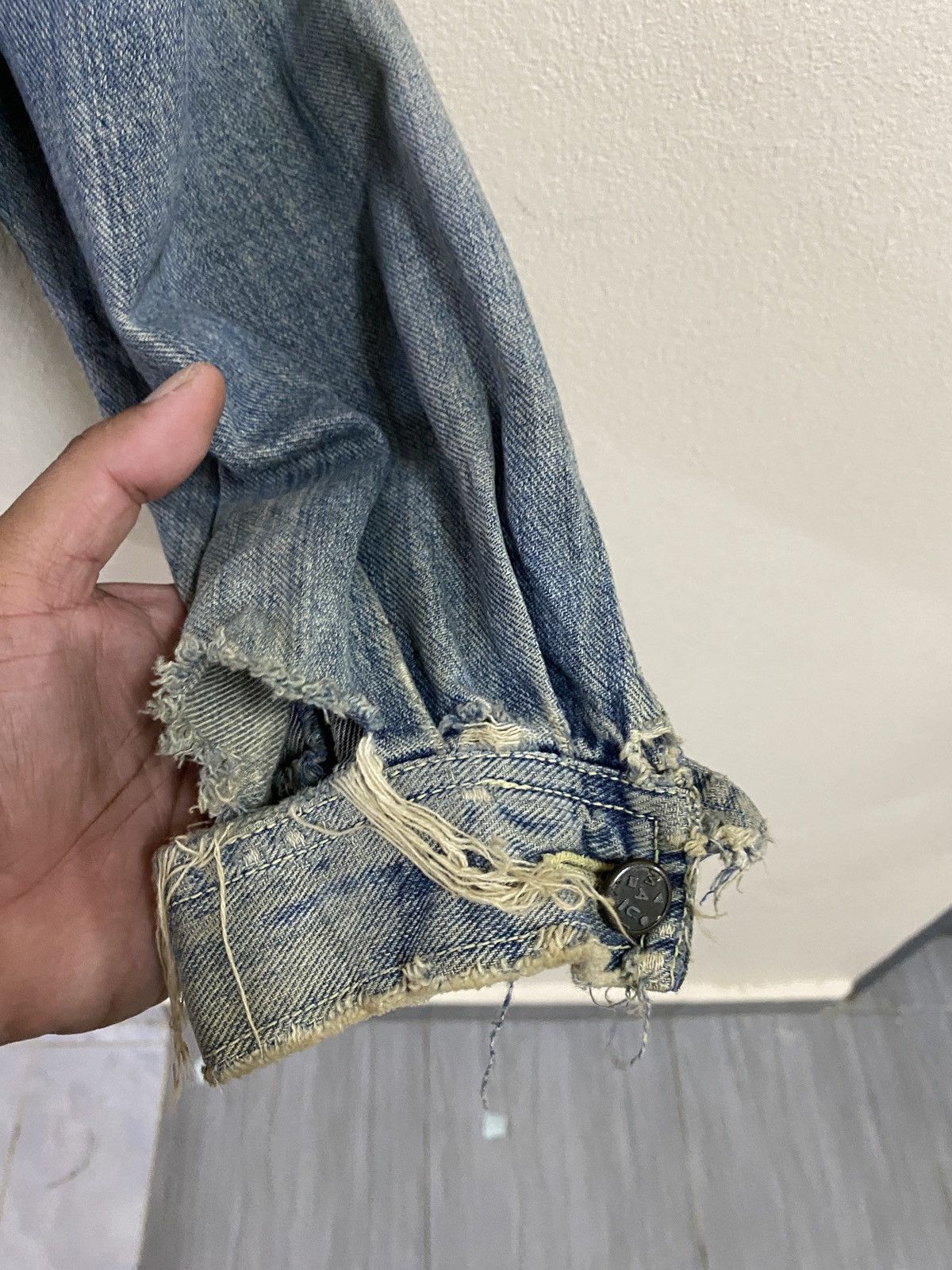 Maui and Sons Vtg Maui & Son Distrssed Denim Jacket Size US L / EU 52-54 / 3 - 8 Thumbnail