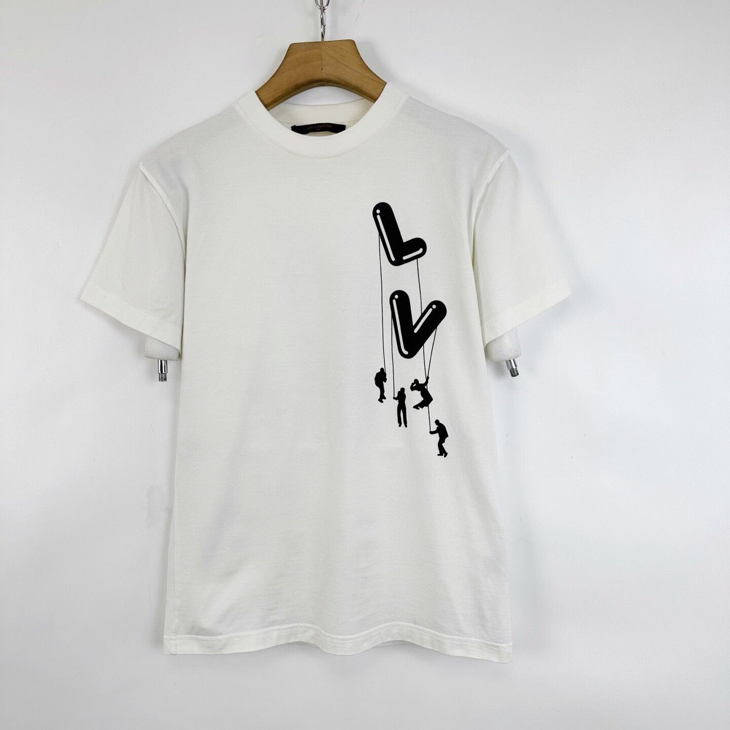 Louis Vuitton Louis Vuitton White Printed Paratrooper T-Shirt Size US XS / EU 42 / 0 - 1 Thumbnail