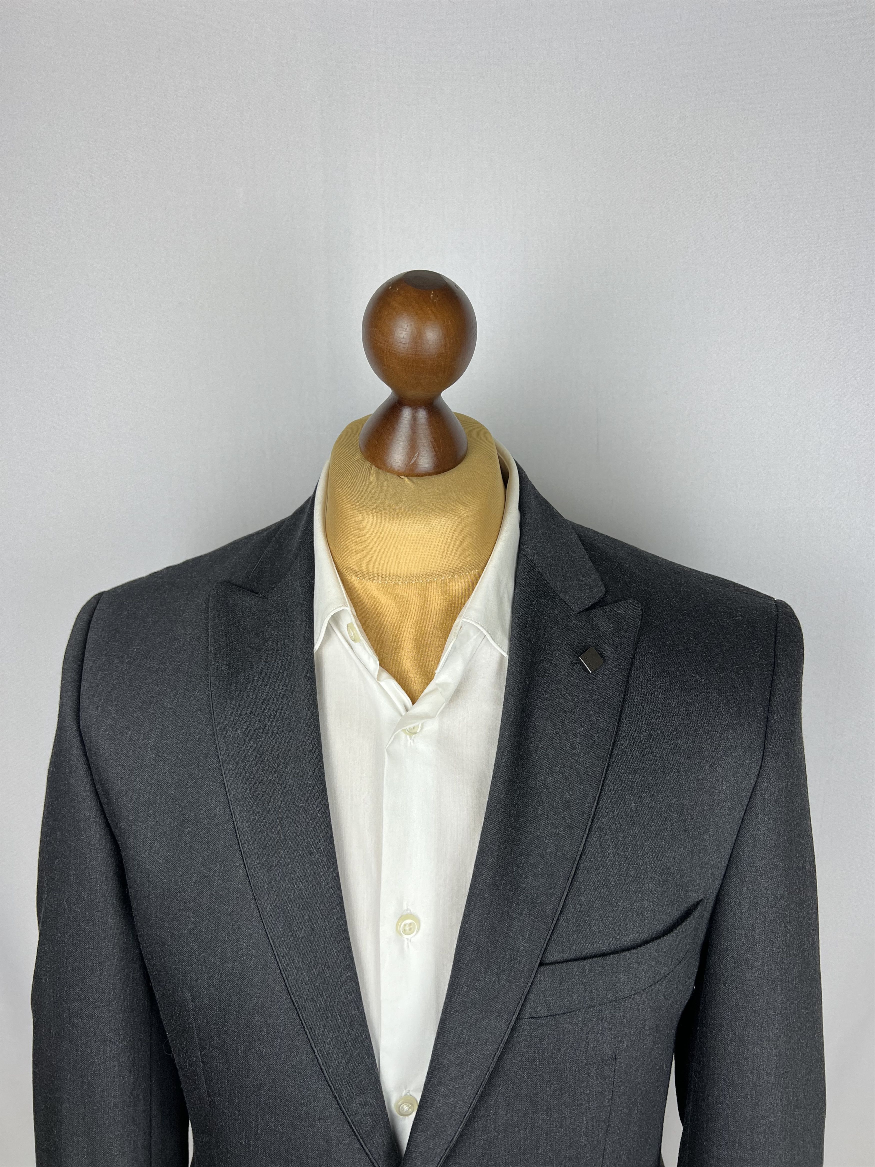 Karl Lagerfeld Modern 2-Piece Solid Wool Blend Suit Size 38R - 6 Thumbnail
