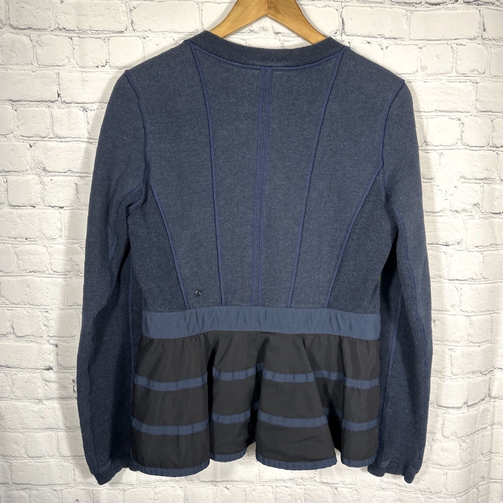 Lululemon Lululemon Women’s Ruffled Up Pullover Shirt Slim Fit Heathered Inkwell 6 Blue Womens Running Gym & Training Pullover Size M / US 6-8 / IT 42-44 - 6 Thumbnail