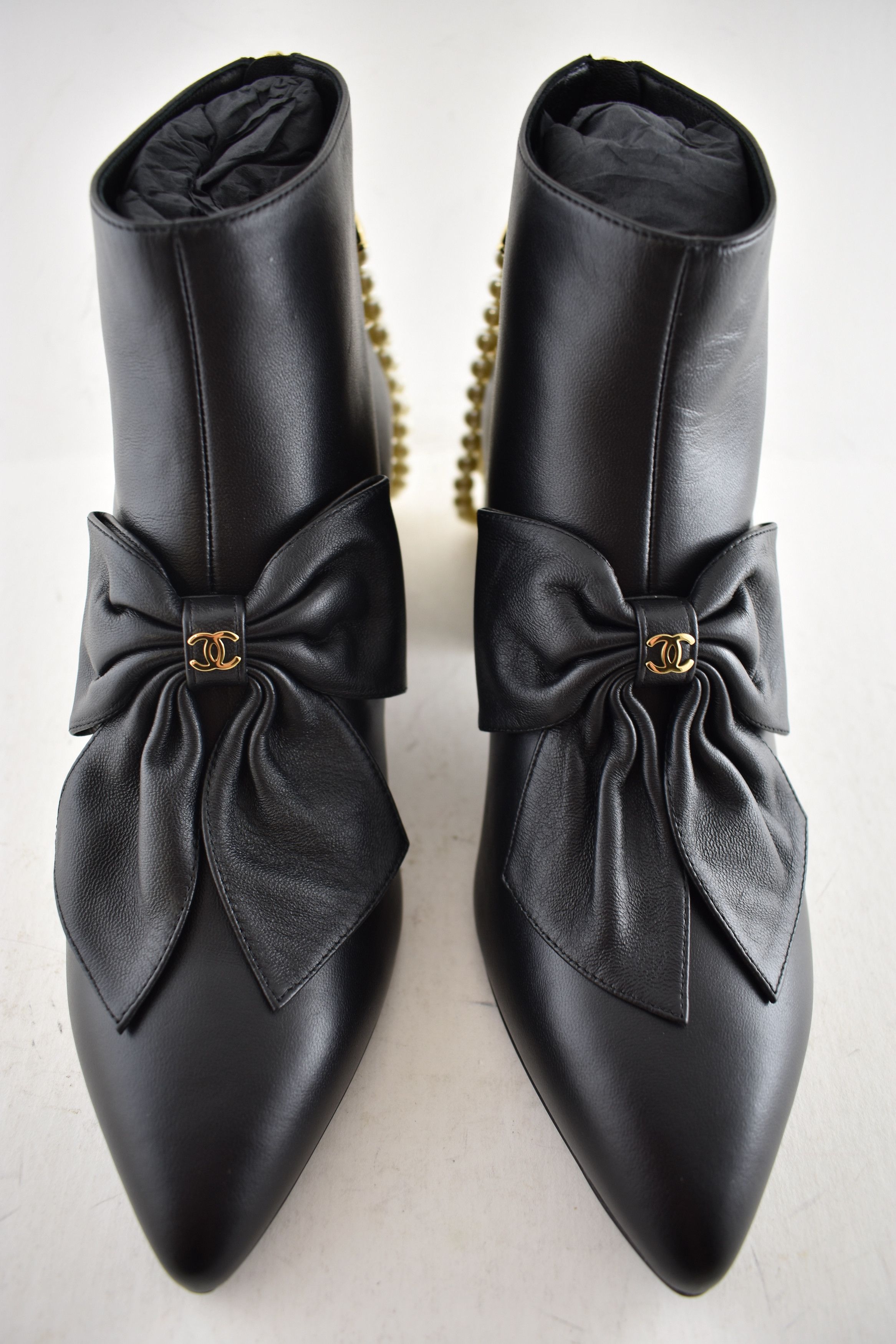 Chanel Chanel 24A Pearl CC Bow Pointed Short Ankle Heel Boots 38 Size US 8 / IT 38 - 7 Thumbnail