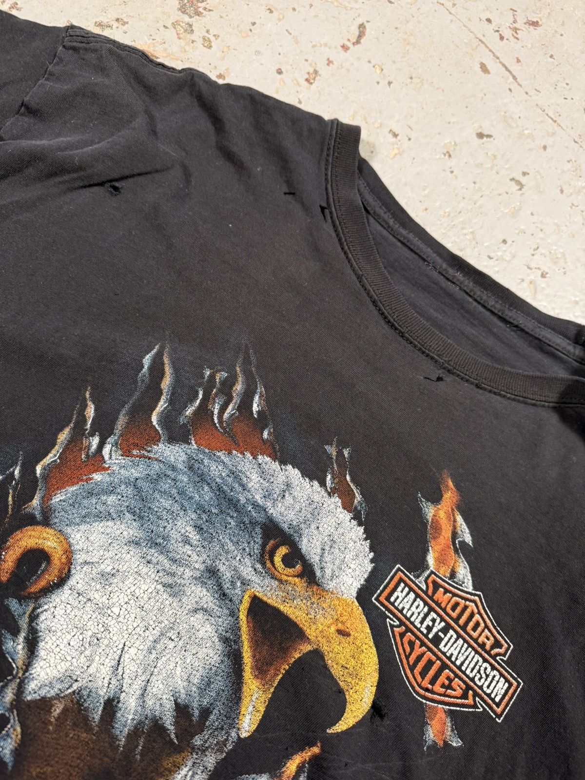 Vintage Vintage Cropped Thrashed Harley Davidson Eagle Breakout Tee Size US L / EU 52-54 / 3 - 5 Thumbnail