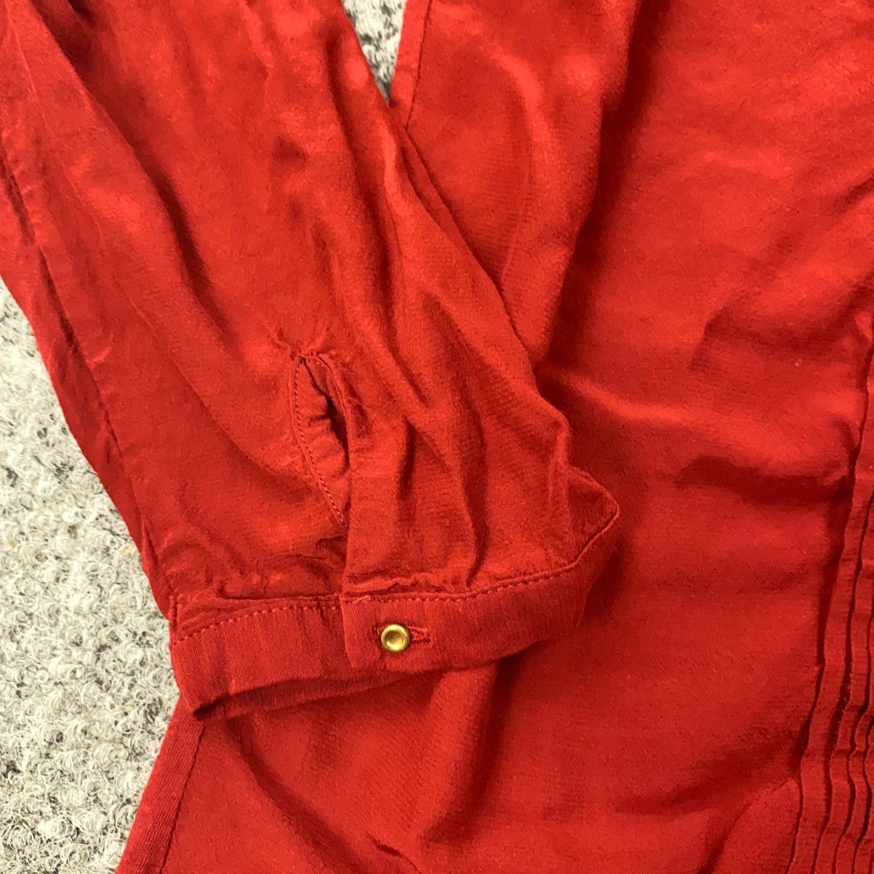Massimo Dutti VINTAGE Massimo Dutti Womens Shirt XS Red Sleeve V-Neck Stretch Size XS / US 0-2 / IT 36-38 - 4 Thumbnail