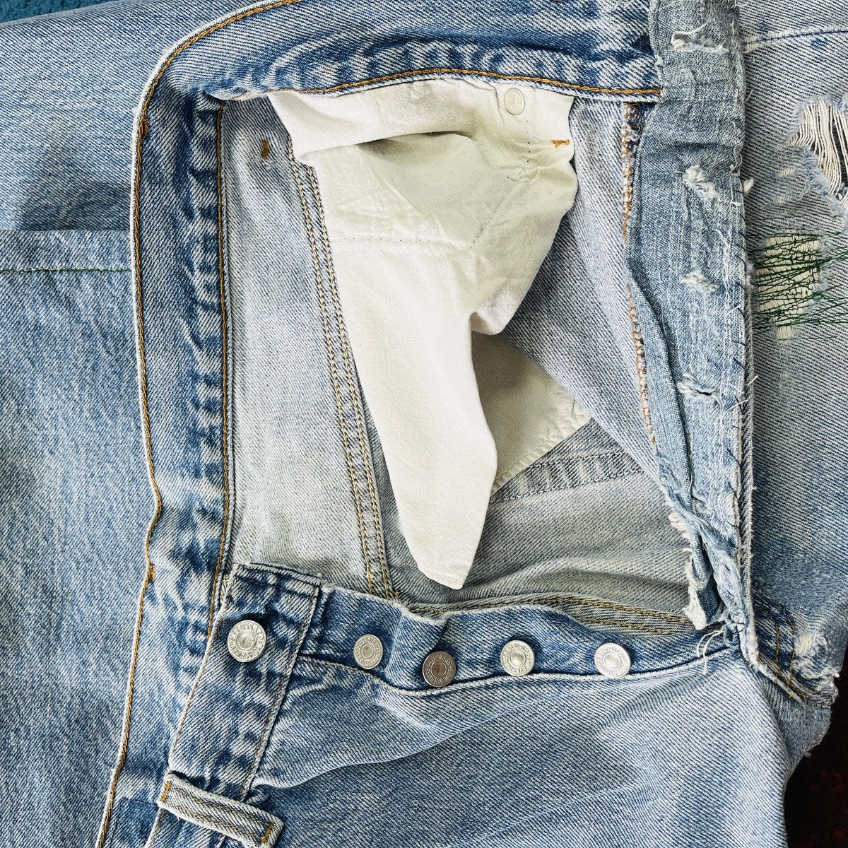 Levi's Vintage Clothing Distressed Levis 501 Vintage Denim Jeans Size US 30 / EU 46 - 17 Thumbnail