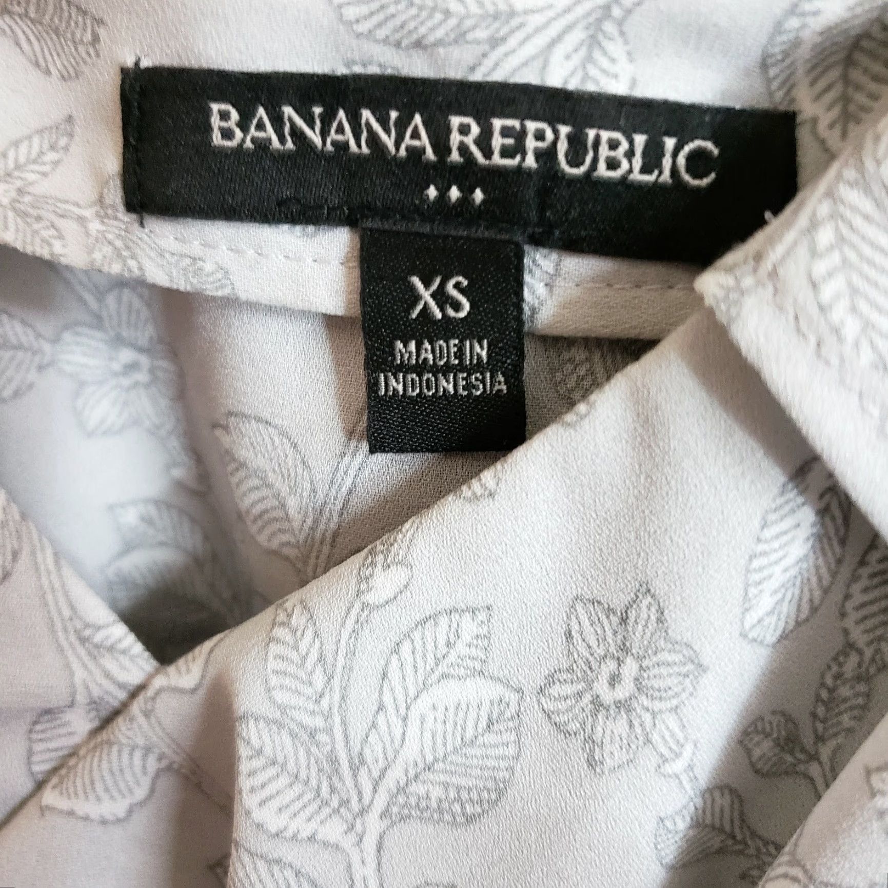 Banana Republic VINTAGE Banana Republic Womens Cold Shoulder Top XS Gray White Floral Ruffle Blouse Shirt Size XS / US 0-2 / IT 36-38 - 6 Thumbnail