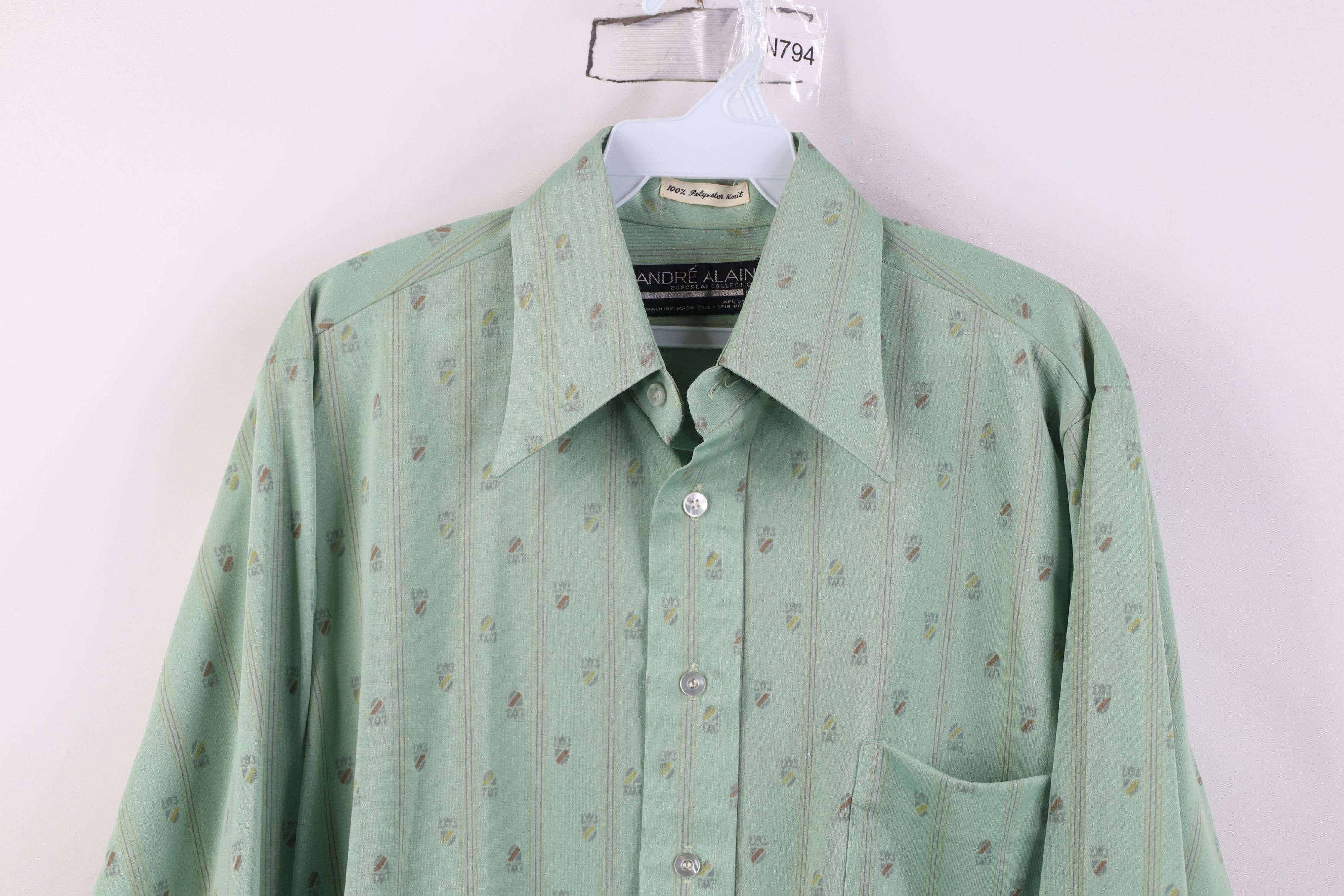 Vintage Vintage 70s Streetwear Crest Knit Collared Button Shirt Size US M / EU 48-50 / 2 - 2 Thumbnail