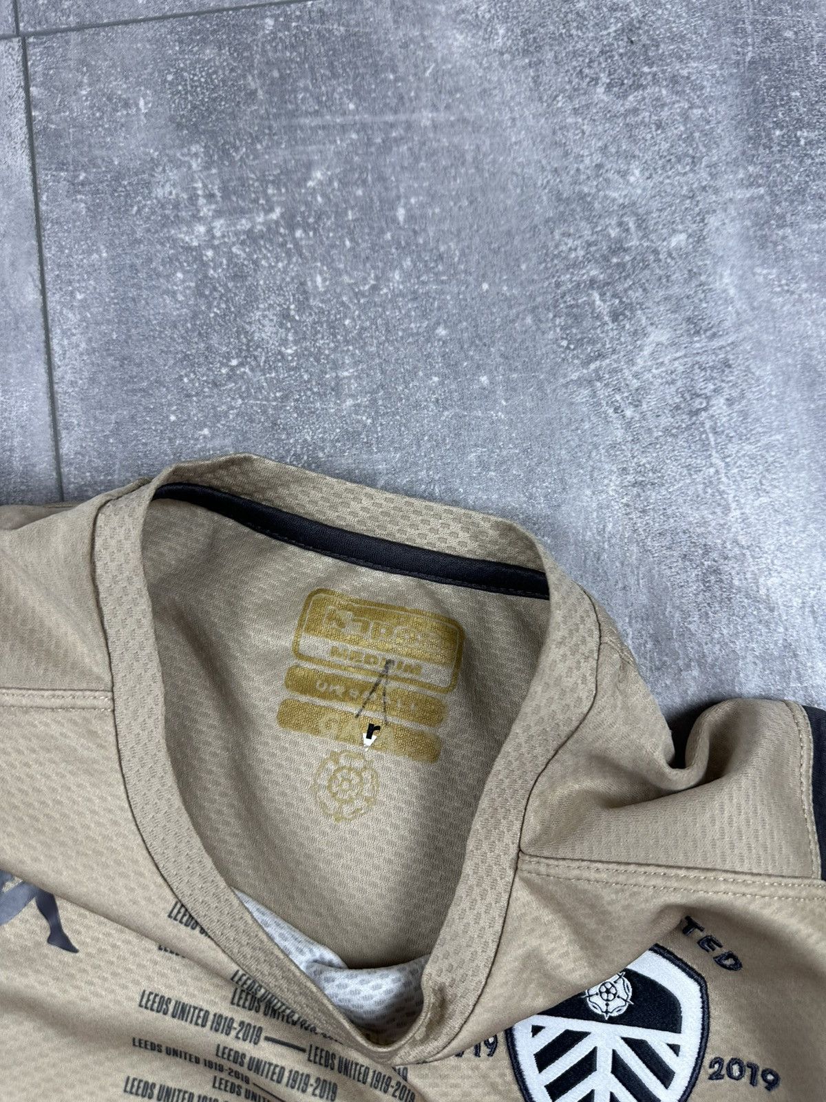 Kappa Kappa Leeds United 2019/20 Training 100 Years Jersey Size US M / EU 48-50 / 2 - 7 Thumbnail