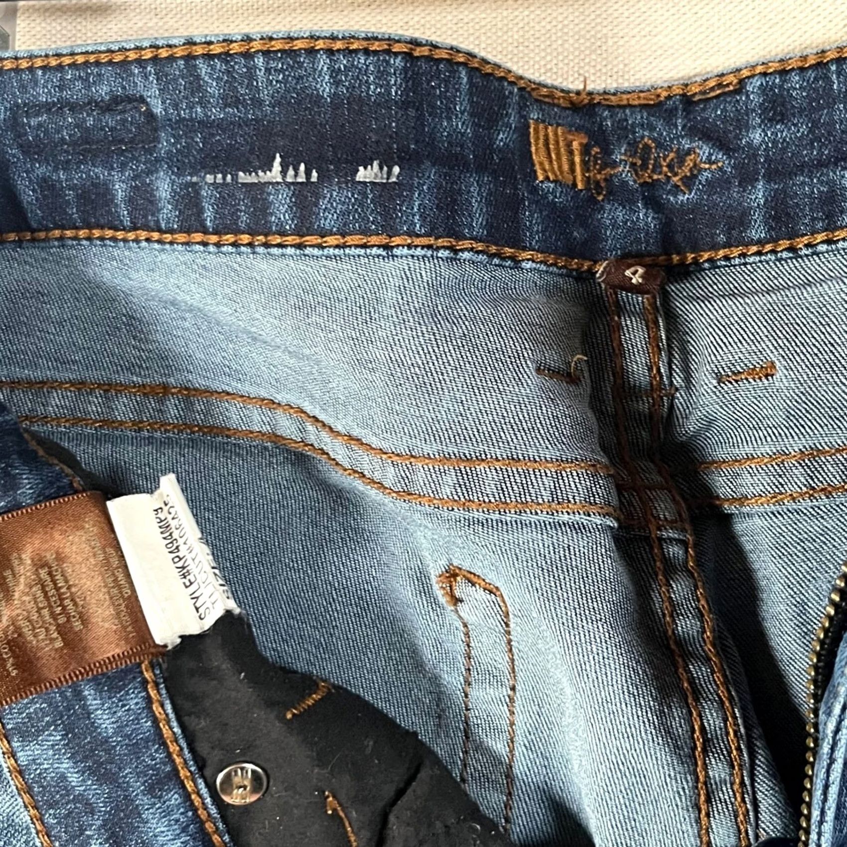 Vintage KUT from the Kloth Catherine Slim Boyfriend Jeans Womens Size 4 Blue Wash Denim Pockets Button Zip Size 27" / US 4 / IT 40 - 3 Thumbnail