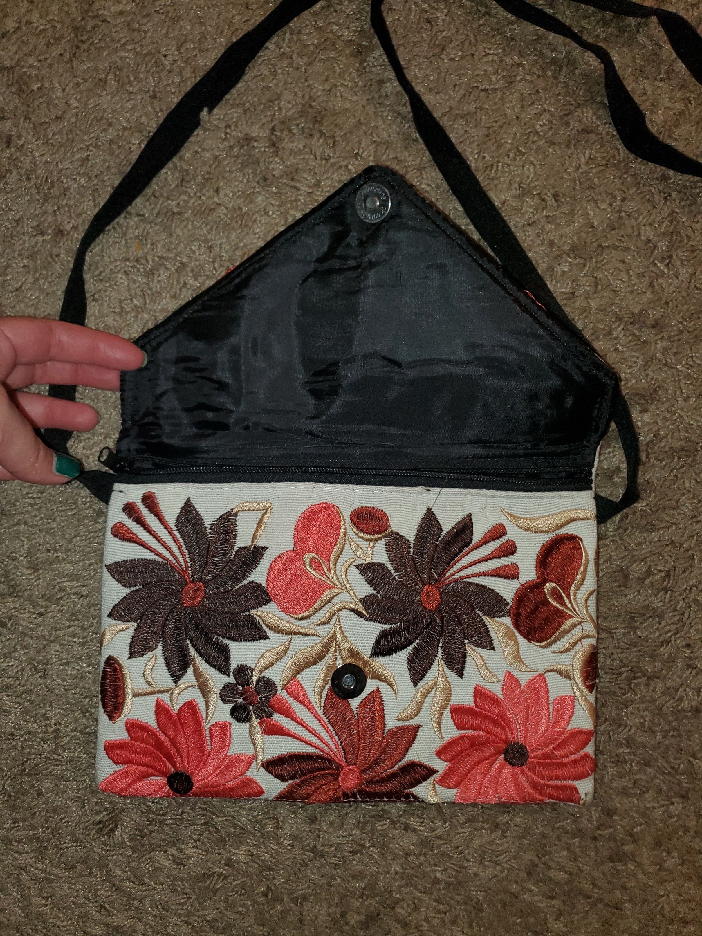 Other *NWOT* Unique full floral embroidered crossbody bag Size ONE SIZE - 9 Thumbnail