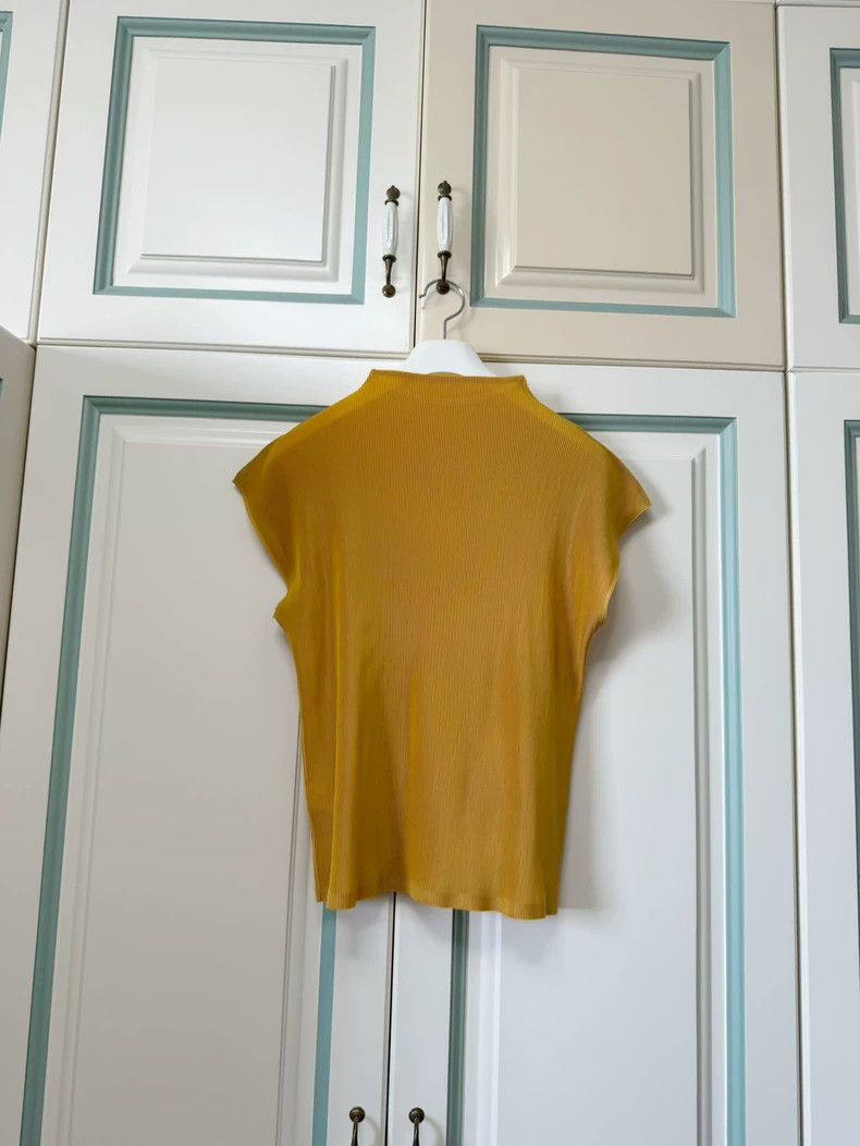 Issey Miyake issey miyake Pleated semi-high-neck yellow short-sleeved sh Size M / US 6-8 / IT 42-44 - 2 Thumbnail