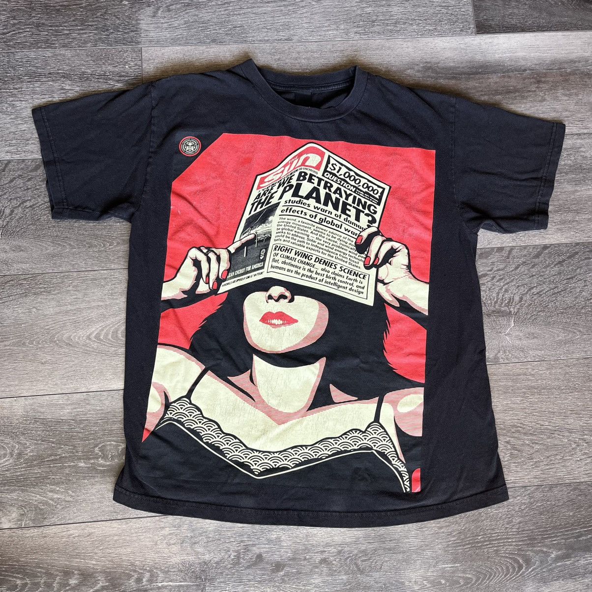 Obey × Vintage Vintage 2000s Obey Are We Betraying the Planet Political Tee Size US M / EU 48-50 / 2 - 1 Thumbnail