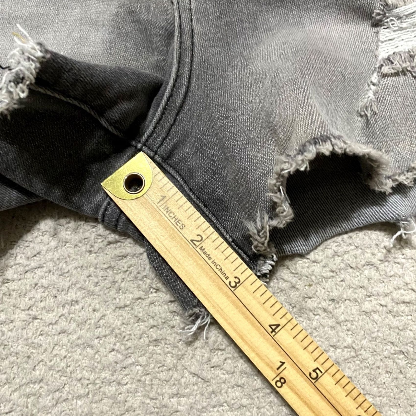 Vintage KUT from the Kloth Womens 2 Denim Shorts Gray Inseam 3" Cut-Off Distressed Stretch Pockets 5-Pocket High Rise Casual Summer Spring Fall xs? Wait. Size 26" / US 2 / IT 38 - 5 Thumbnail