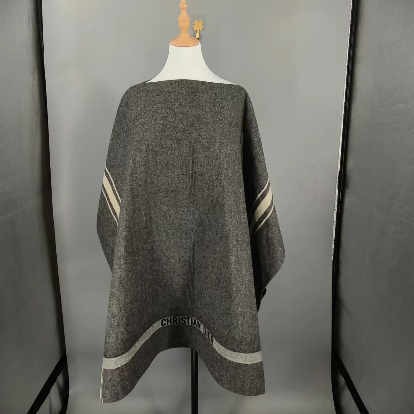 Dior Christian Dior Grey Striped Wool Cape Coat M Size M / US 6-8 / IT 42-44 - 1 Thumbnail