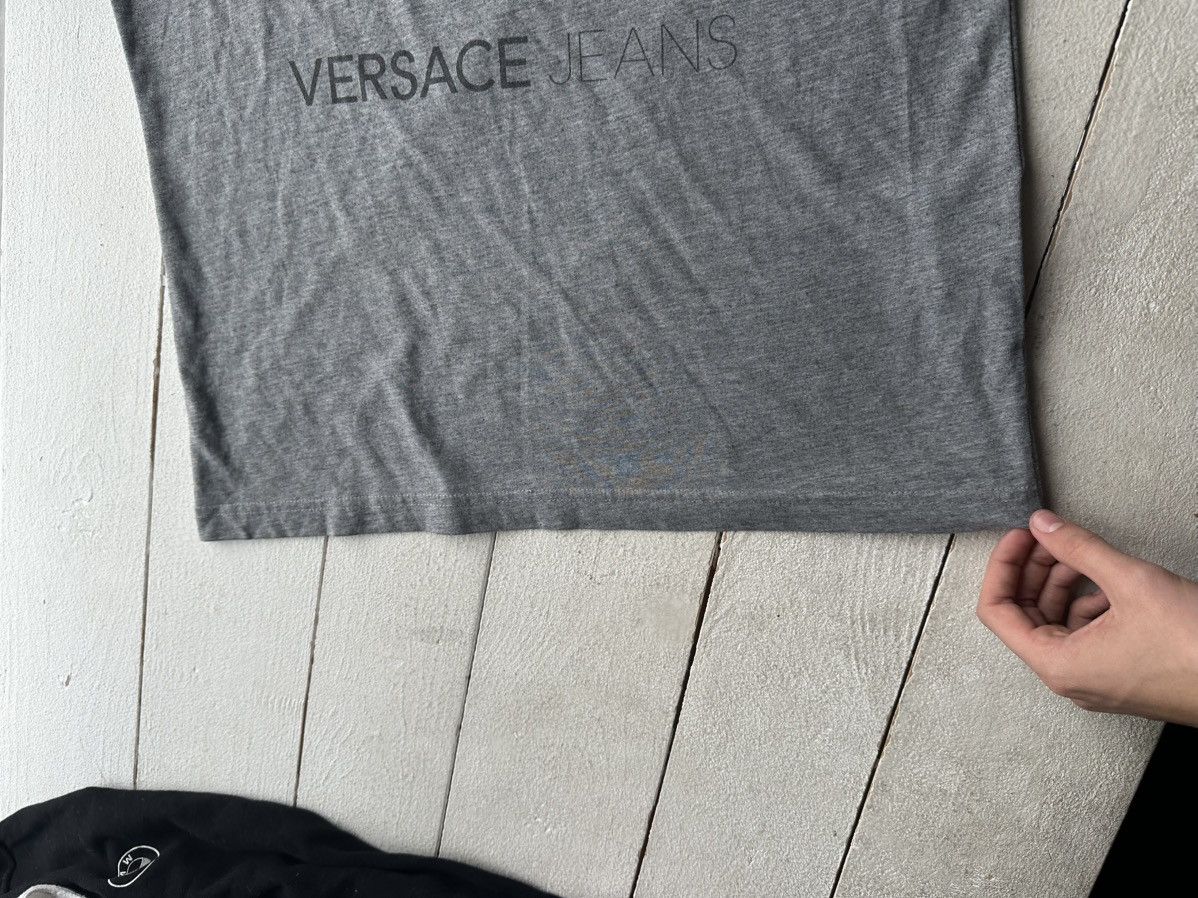Vintage 🚨 VINTAGE VERSACE JEANS BIG LOGO TEE RARE LUXURY Size M / US 6-8 / IT 42-44 - 3 Thumbnail