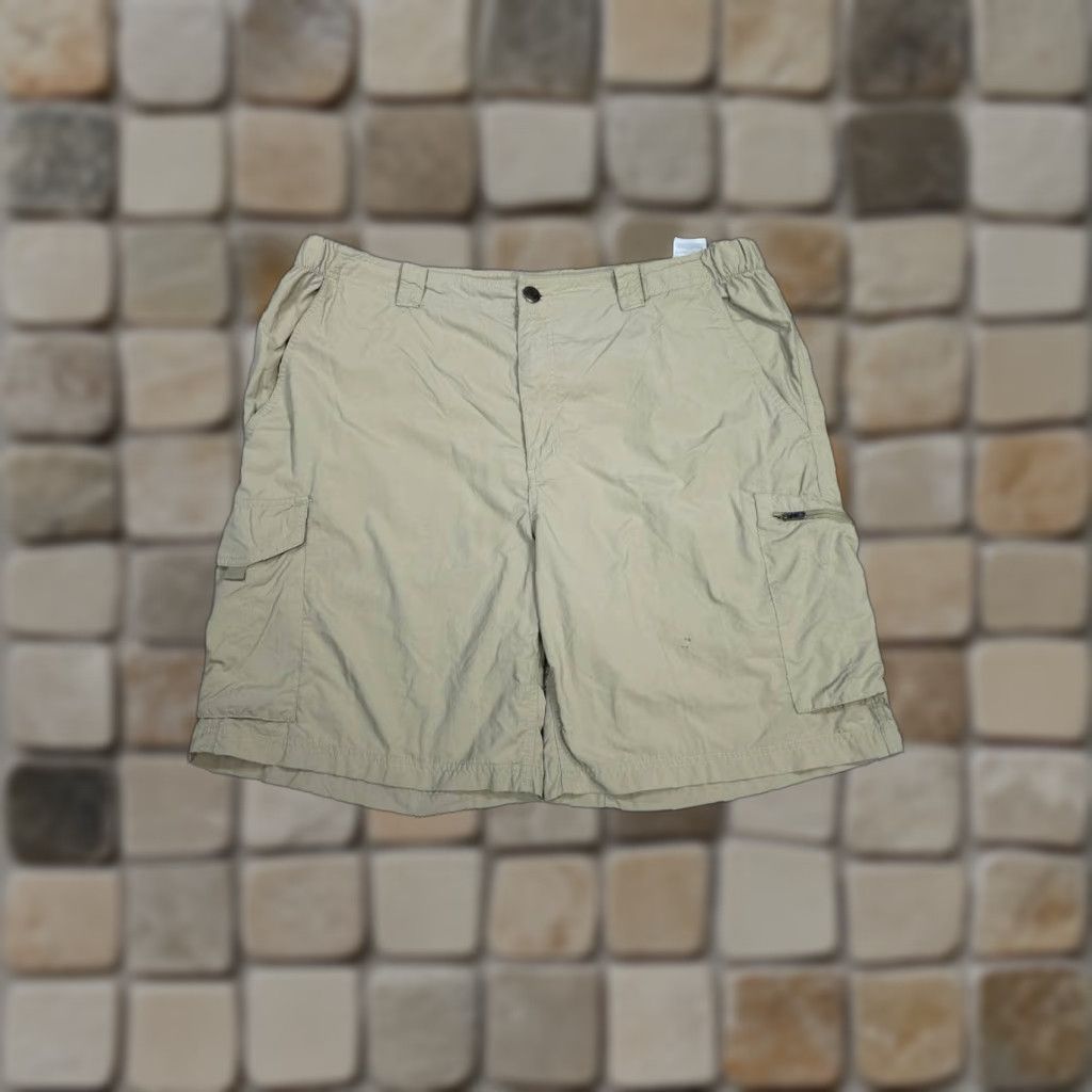 Vintage Columbia Cargo Shorts Mens 40 Khaki Beige Lightweight Ripstop 9" Nylon Polyester Casual Workwear Travel Outdoor American Mens Size US 40 / EU 56 - 1 Thumbnail