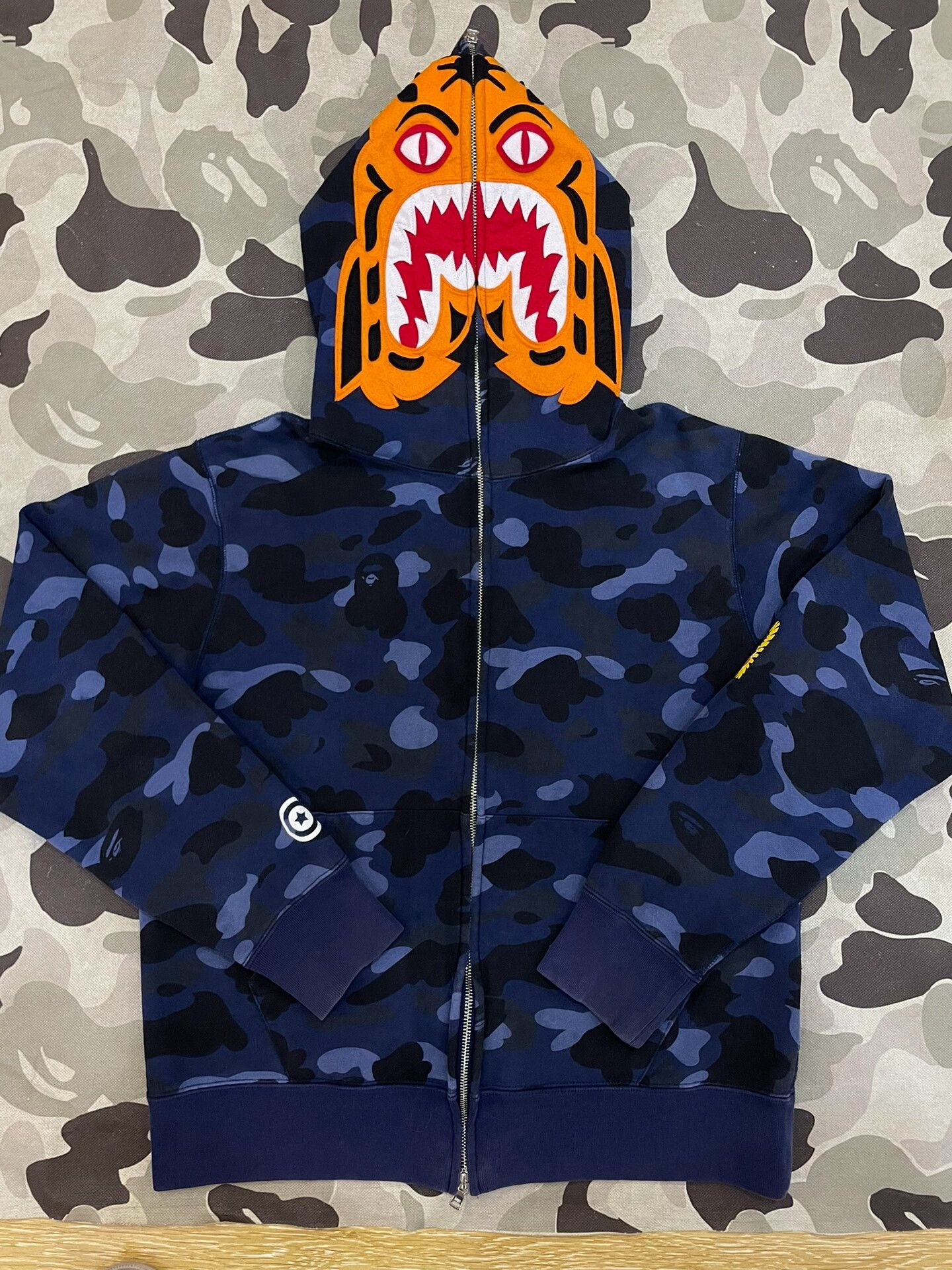 Bape Bape Multi Shark Sweatshirt Pullover Size US L / EU 52-54 / 3 - 1 Thumbnail