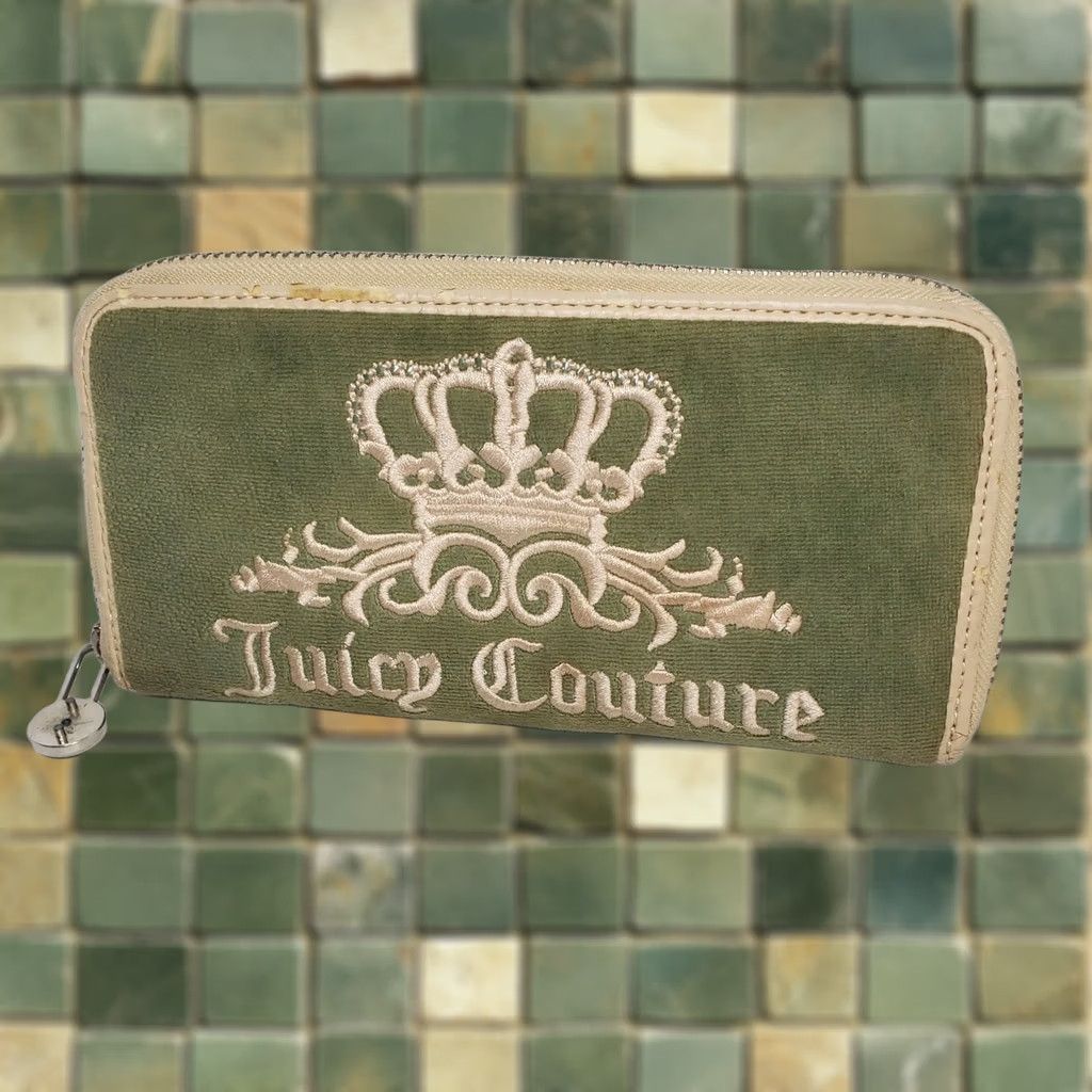 Juicy Couture VINTAGE Juicy Couture Wallet Green Velour Princess Crown Zip-Around Leather Womens L Green Heart Love Y2K 90s Logo Zipper Size ONE SIZE - 1 Thumbnail