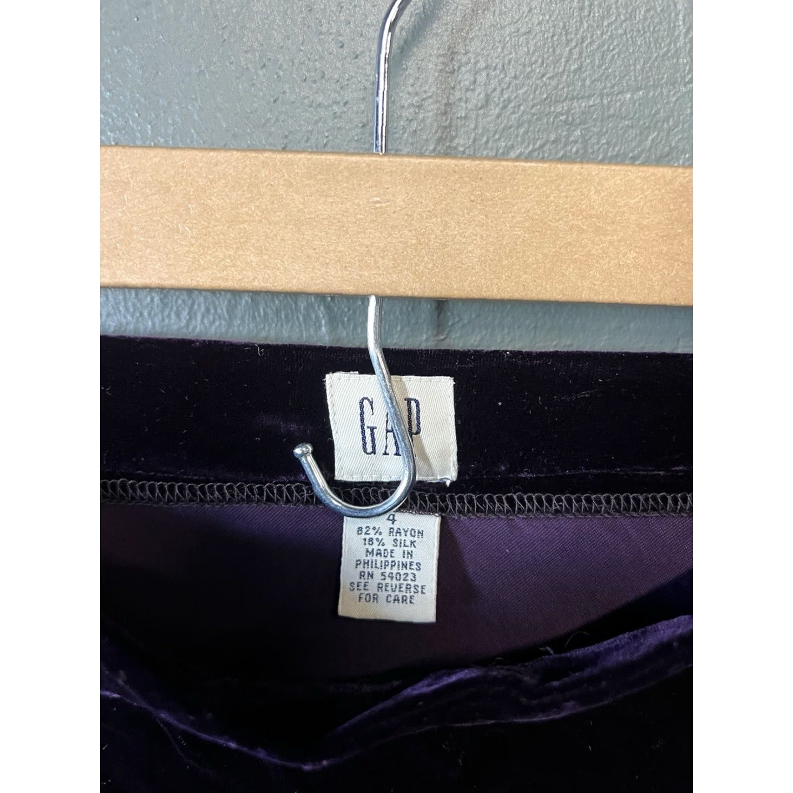 Gap VINTAGE Gap Womens Purple Silk Velour Long Skirt 4, Purple, Silk, Skirt, Long, A-Line, Gap, Vintage, Women, Size 4 Size 27" / US 4 / IT 40 - 3 Thumbnail
