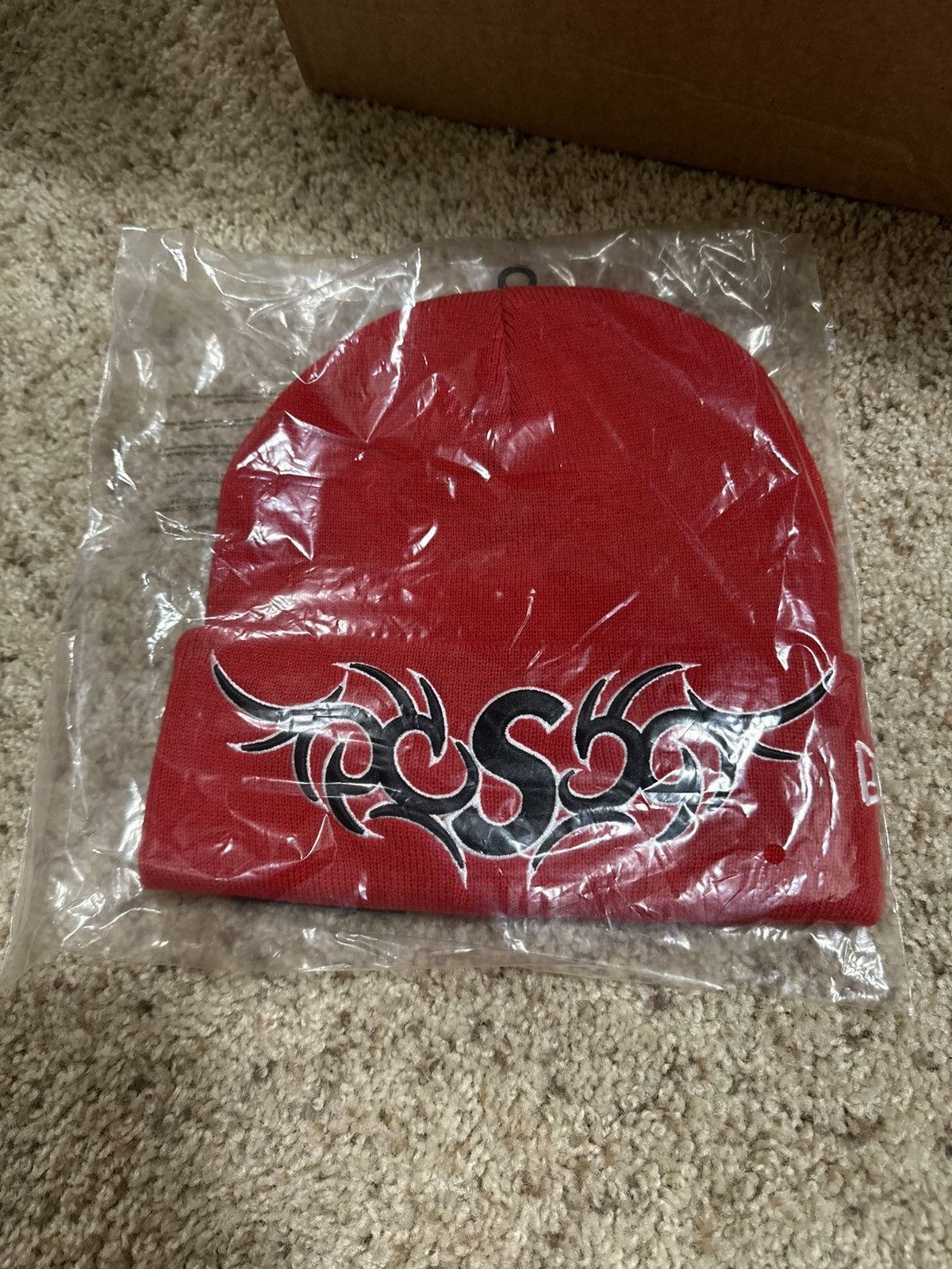 Supreme SUPREME NEW ERA TRIBAL S LOGO BEANIE RED BRAND NEW FW25 Size ONE SIZE - 1 Thumbnail