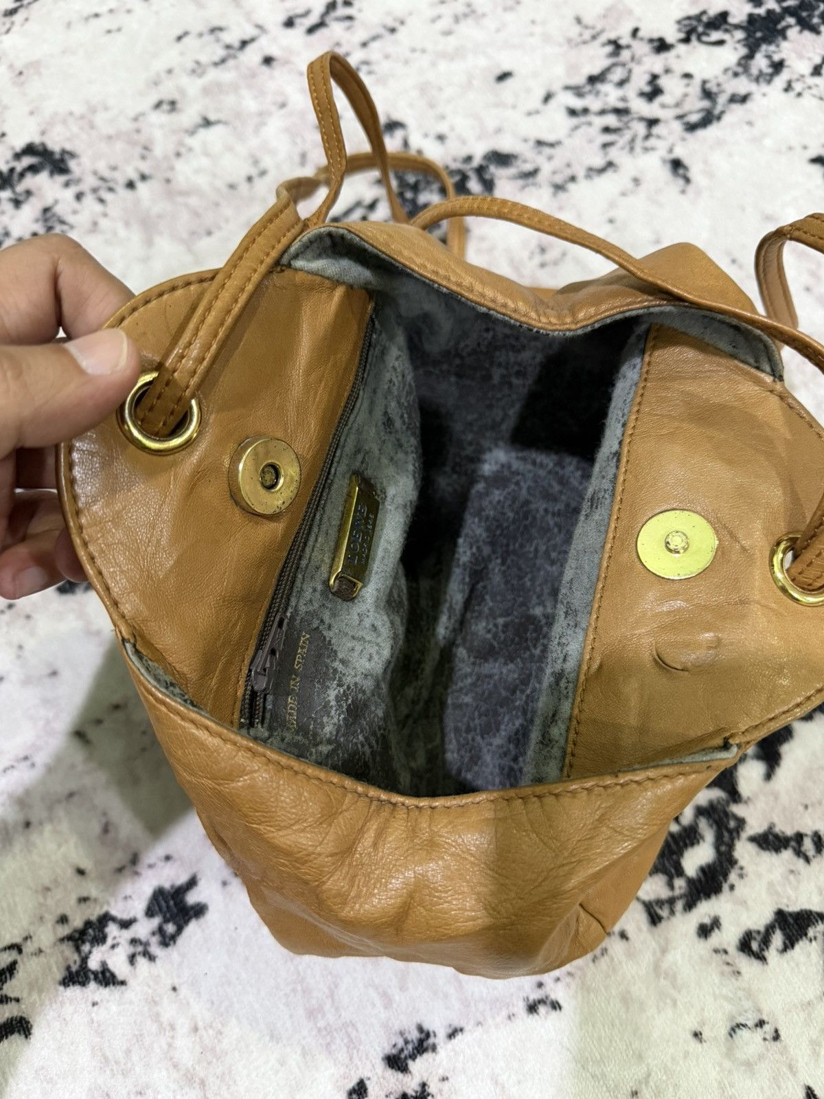 Loewe Authentic Loewe Anagram Leather Shoulder Dawstring Bag Size ONE SIZE - 6 Thumbnail