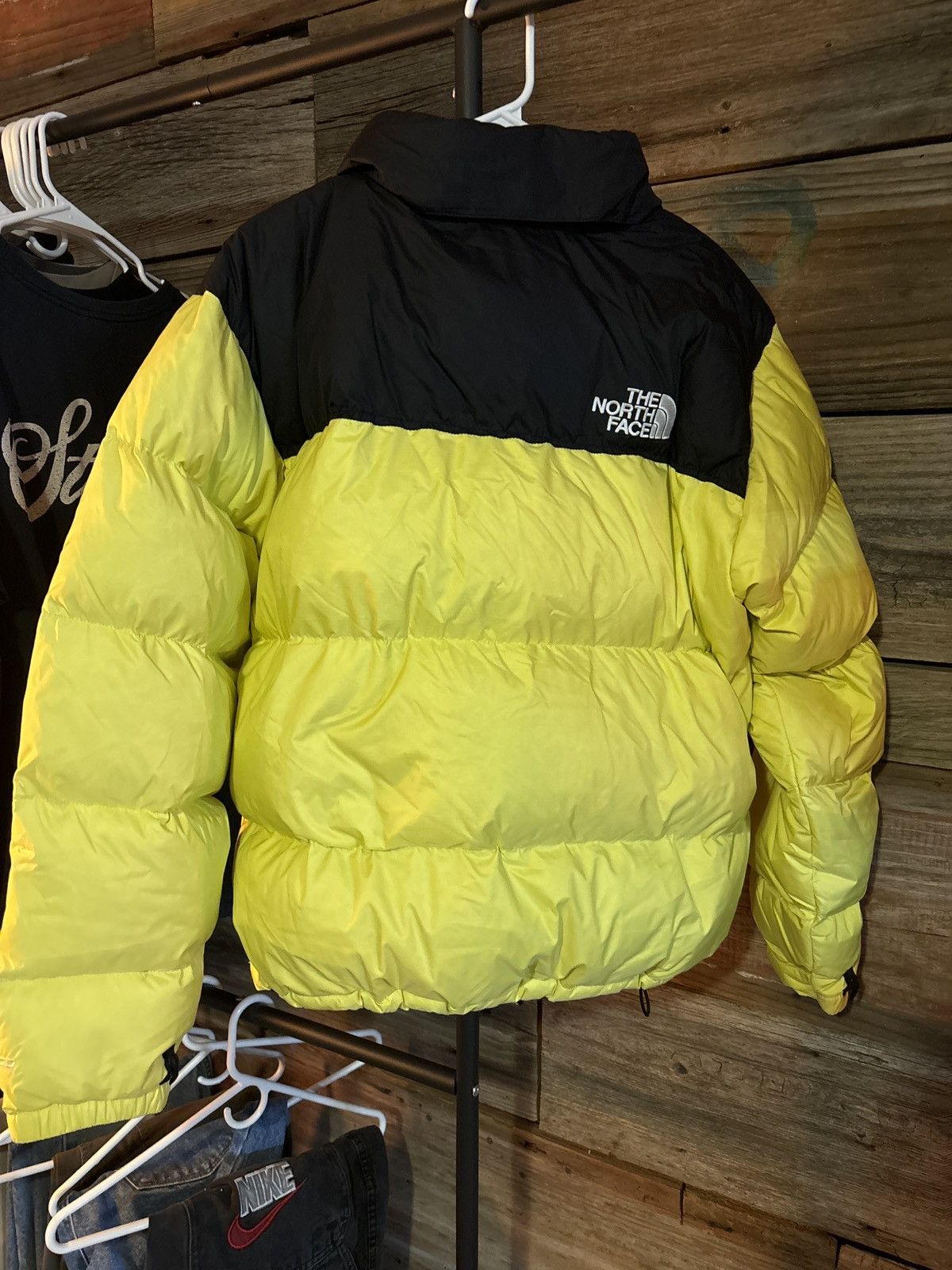 The North Face yellow/black north face puffer Size US L / EU 52-54 / 3 - 2 Thumbnail