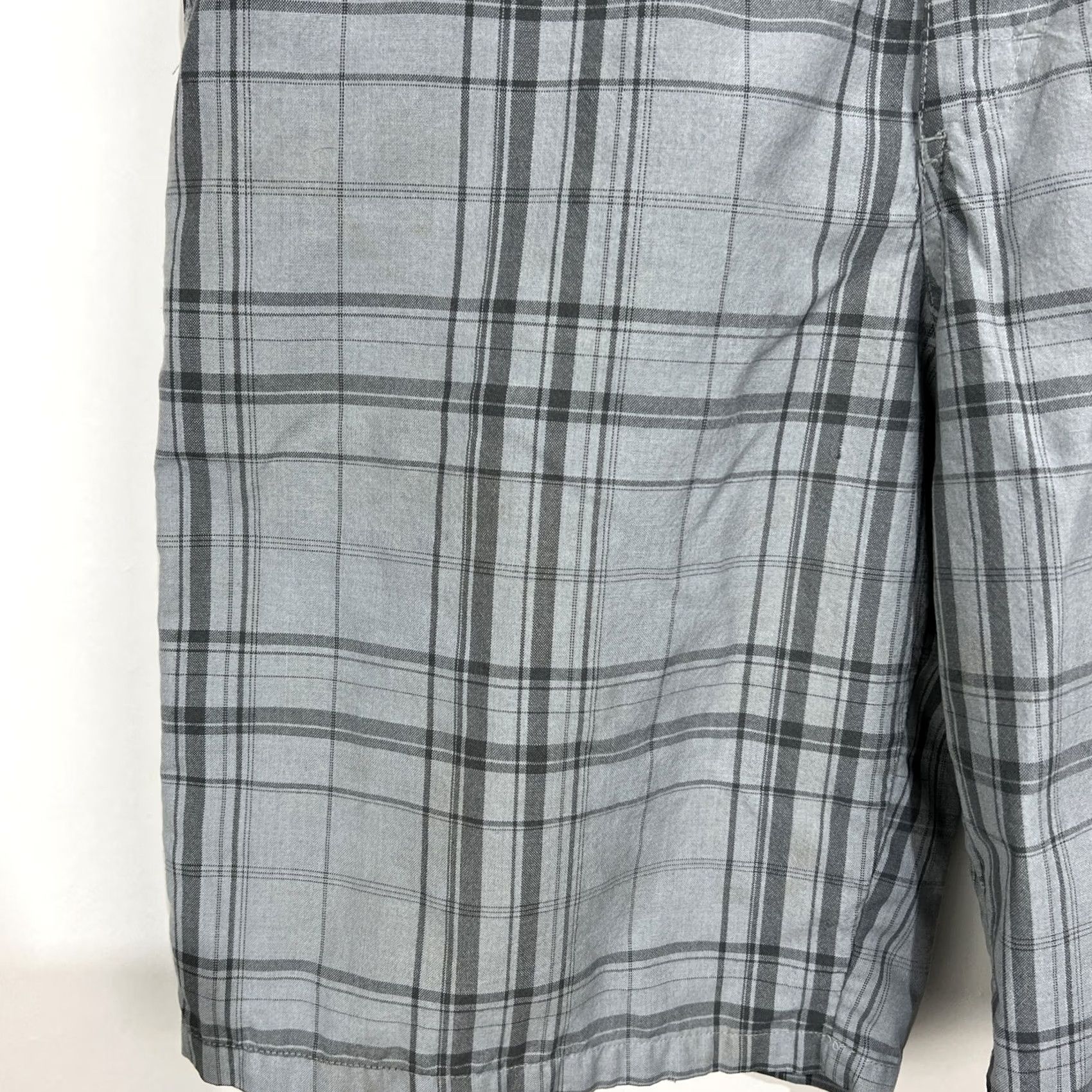 O'Neill O'Neill Mens First In Last Out Grey Black Plaid Shorts Sz 32 Casual Cargo Pockets Belt Loops Regular Rise 10-12 In Polyester/Viscose Summer Spring Men Size US 32 / EU 48 - 4 Thumbnail