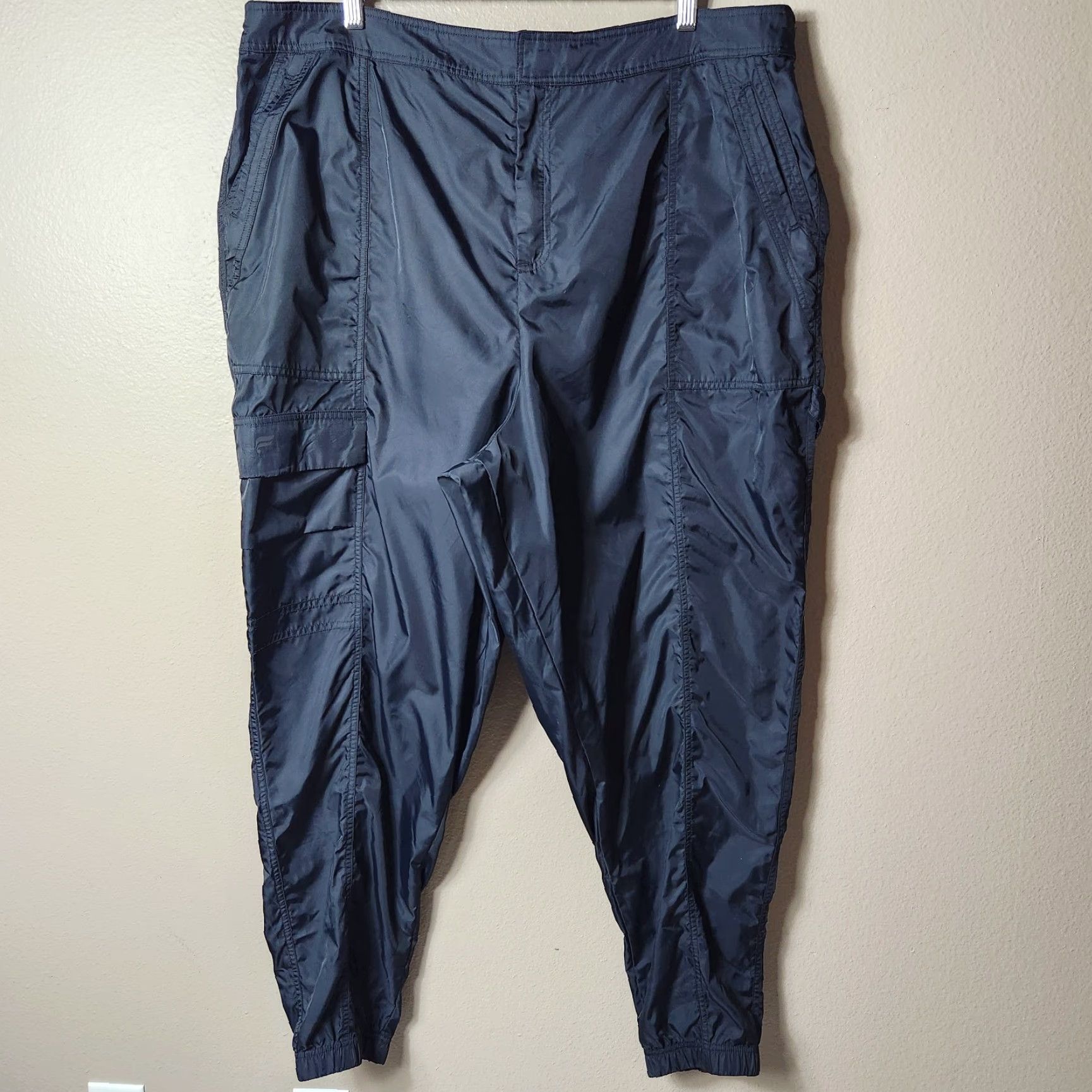 Fabletics Fabletics Womens |2X| Black Nylon High Rise Cargo Joggers Size 40" / US 18 - 3 Thumbnail