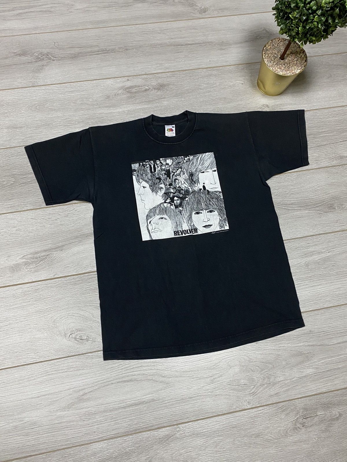 Band Tees Beatles Apple Revolver vintage 2005 t-shirt fade face print Size US M / EU 48-50 / 2 - 5 Thumbnail
