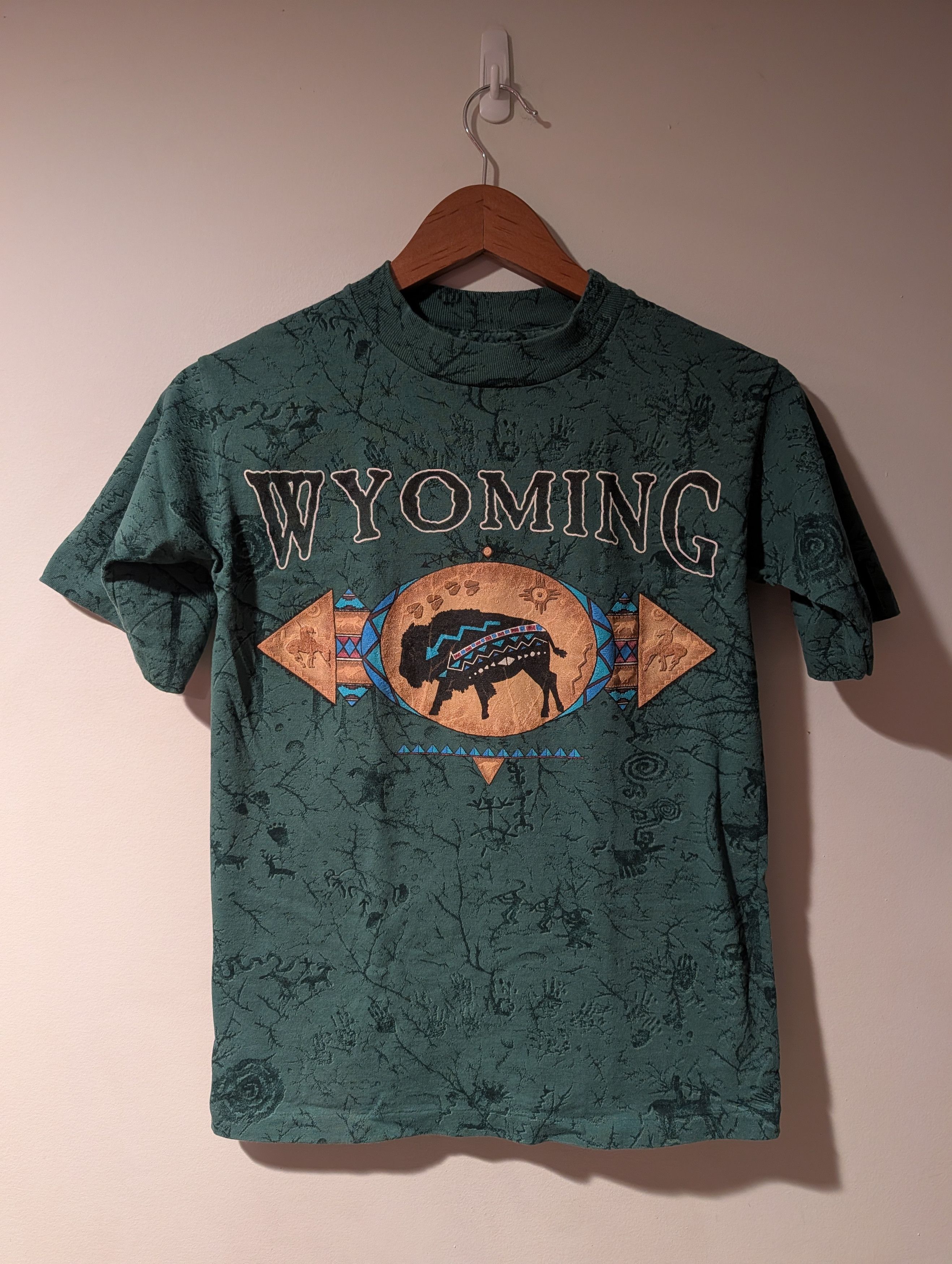 Arts & Science Vintage Wyoming Buffalo Bison All Over Print T Shirt YOUTH Size US M / EU 48-50 / 2 - 1 Thumbnail