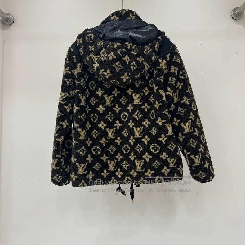 Louis Vuitton Louis Vuitton Black and yellow printed teddy jacket Size XS / US 0-2 / IT 36-38 - 2 Thumbnail