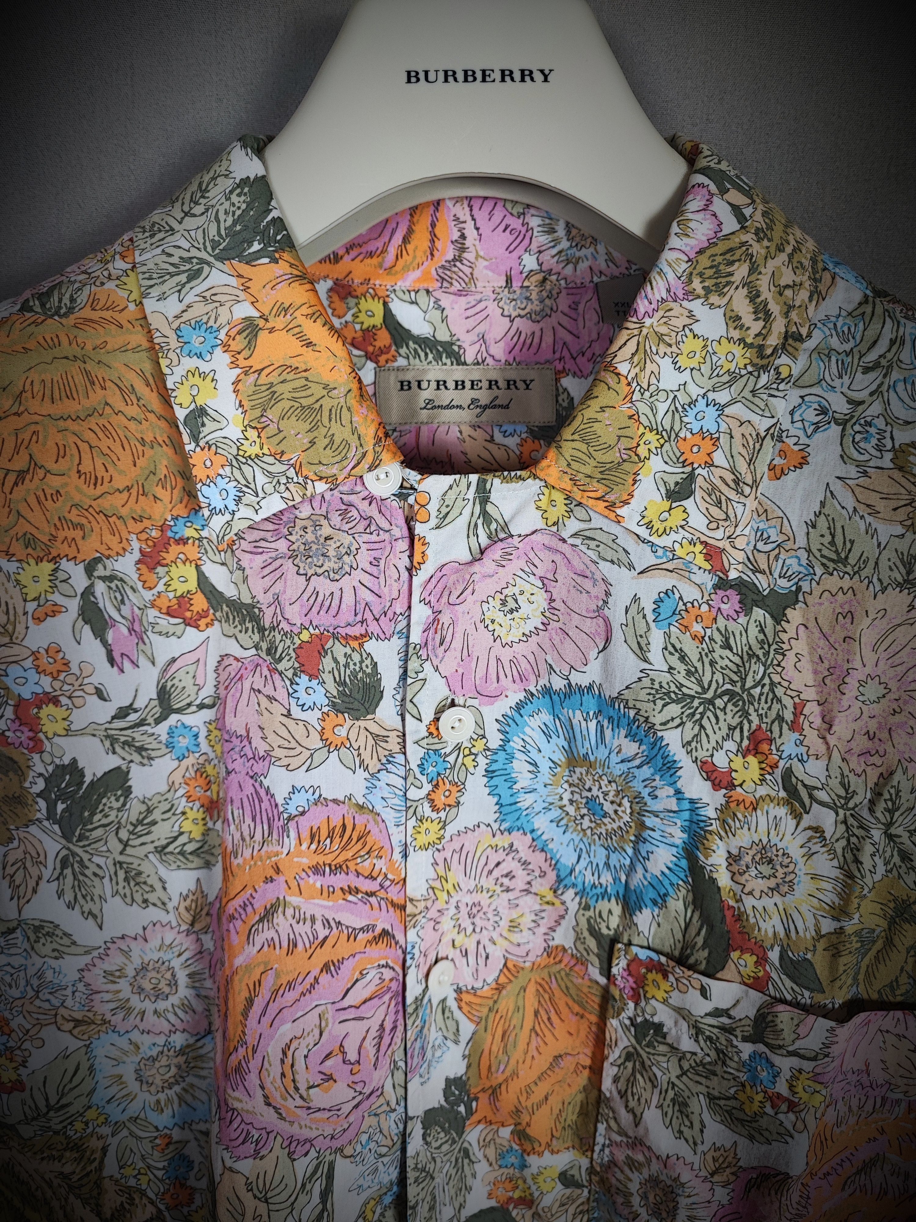 Burberry 🔥Extremely Rare Burberry Shirt🔥 Size US XL / EU 56 / 4 - 1 Thumbnail