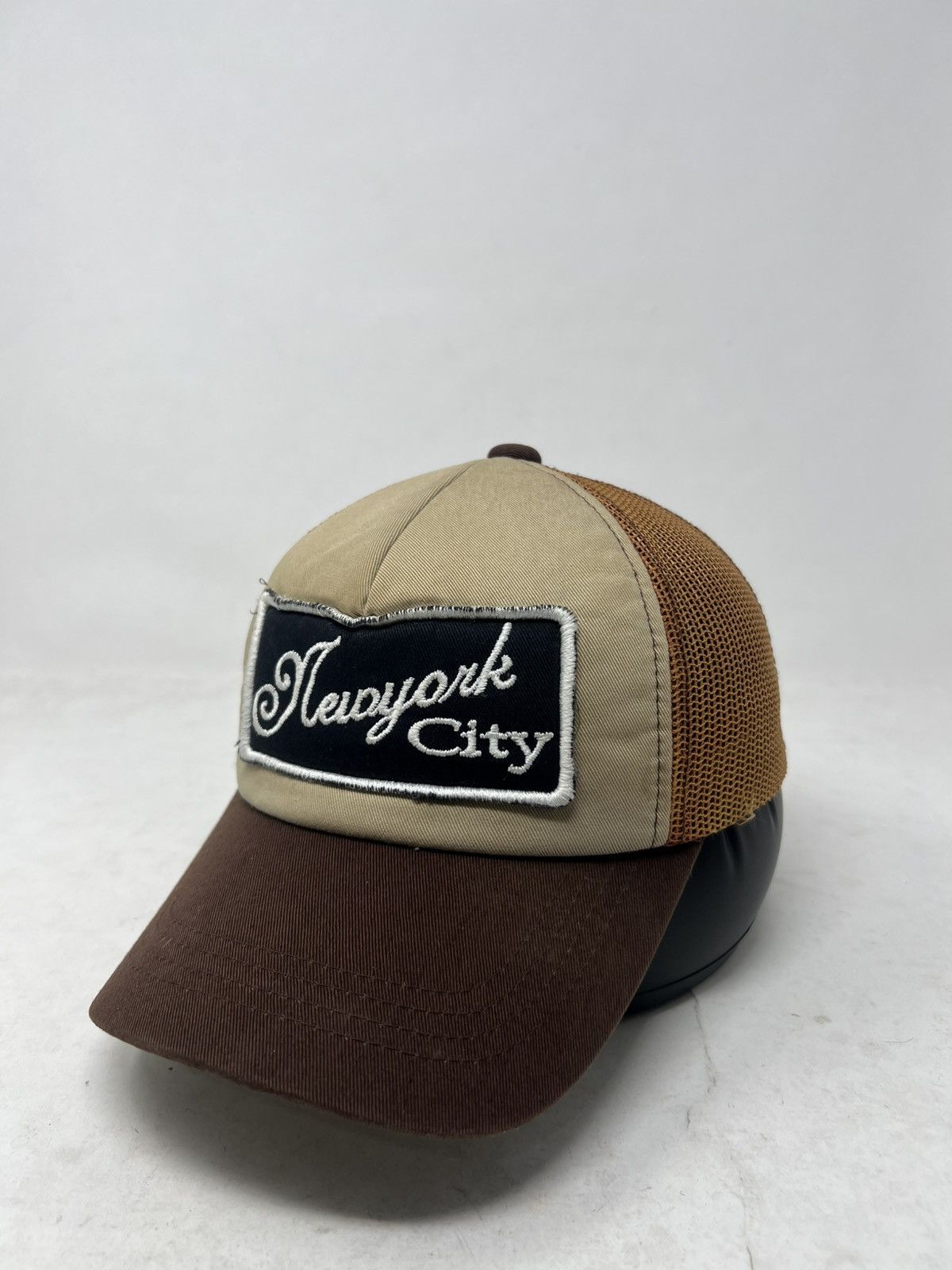 Japanese Brand New York City Embroidered Trucker Hat Size ONE SIZE - 1 Thumbnail