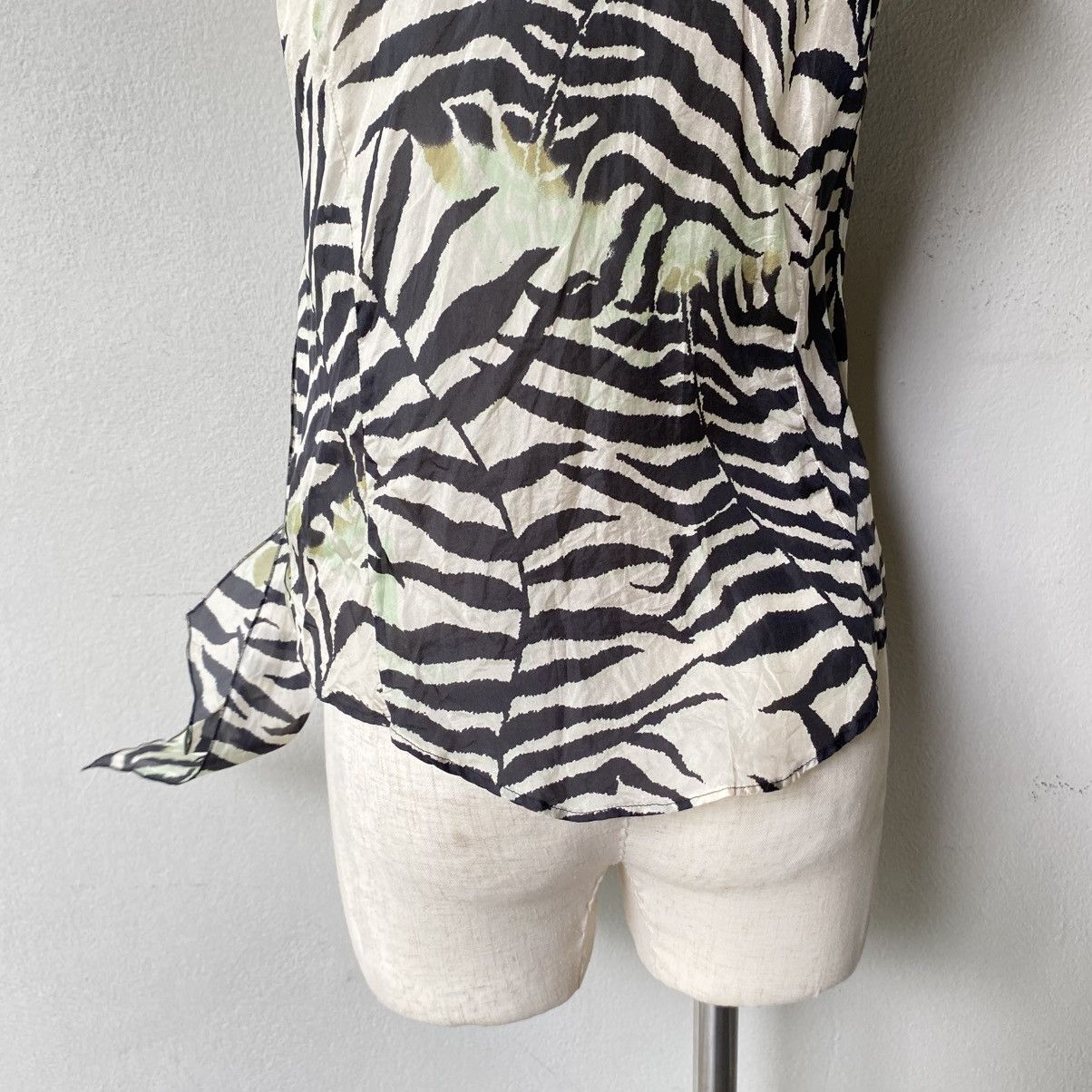 Max Mara MaxMara Zebra Print Sleeveless Bow Blouse Size M / US 6-8 / IT 42-44 - 9 Thumbnail