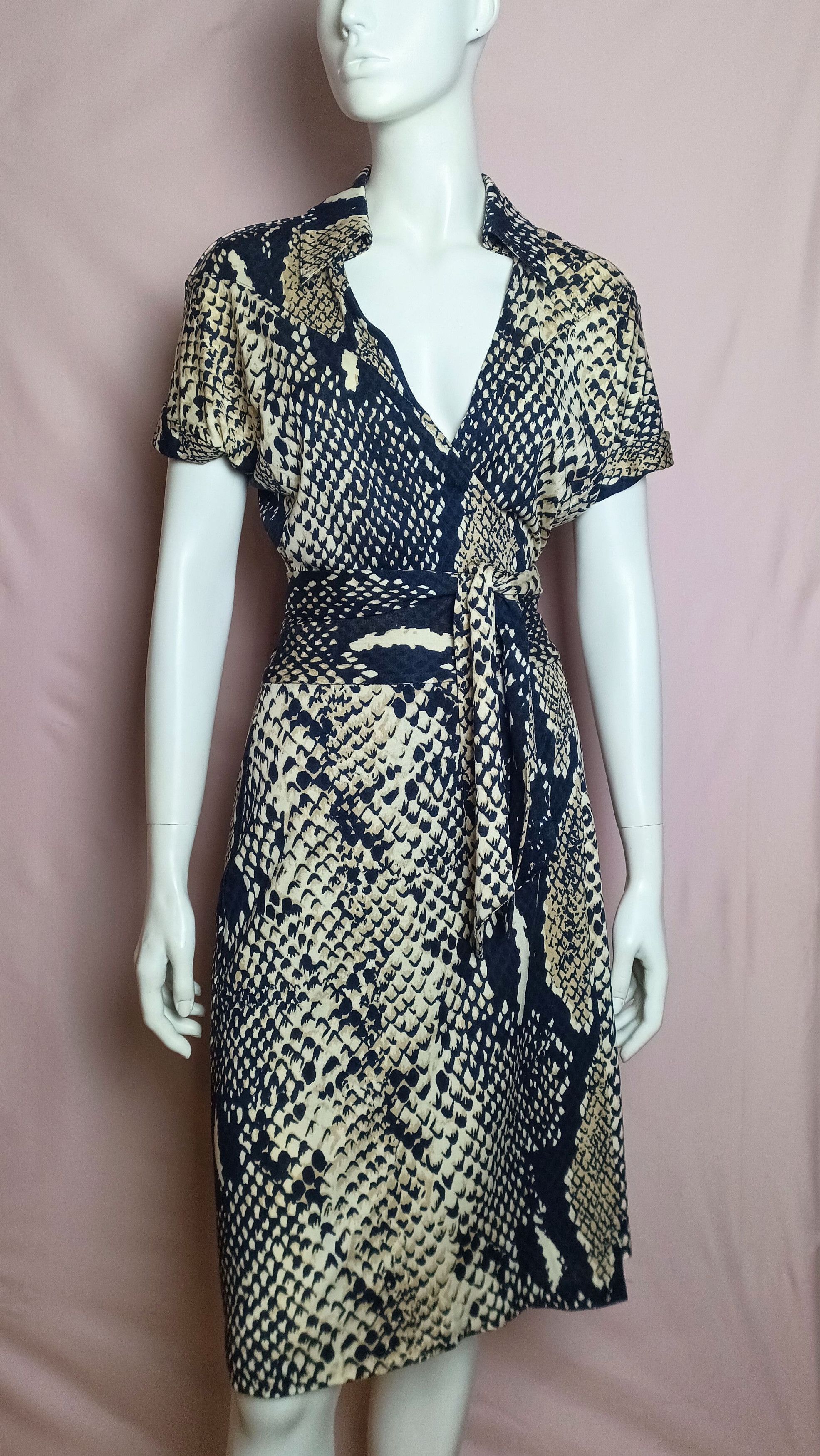 Diane von Furstenberg Diane von Furstenberg Snakeskin Print Silk Dress Size 6/8 Size M / US 6-8 / IT 42-44 - 1 Thumbnail