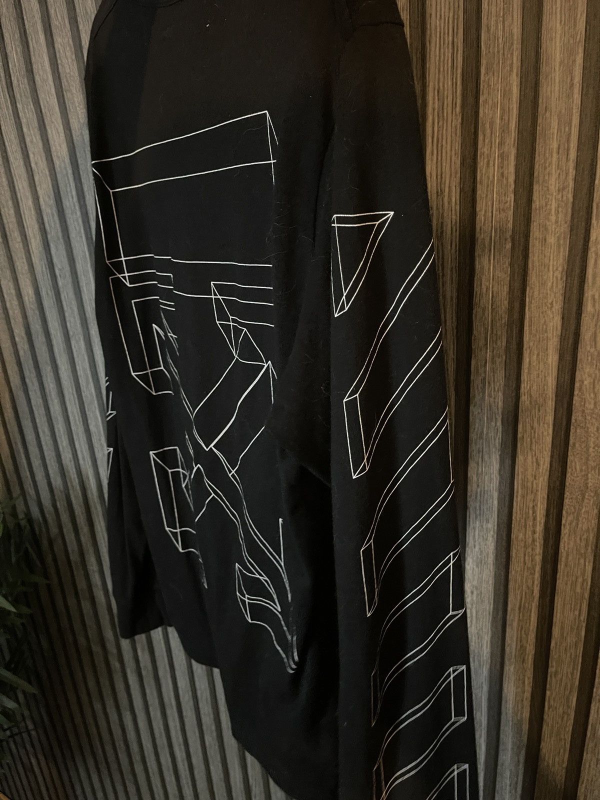 Longsleeve diagonal outline