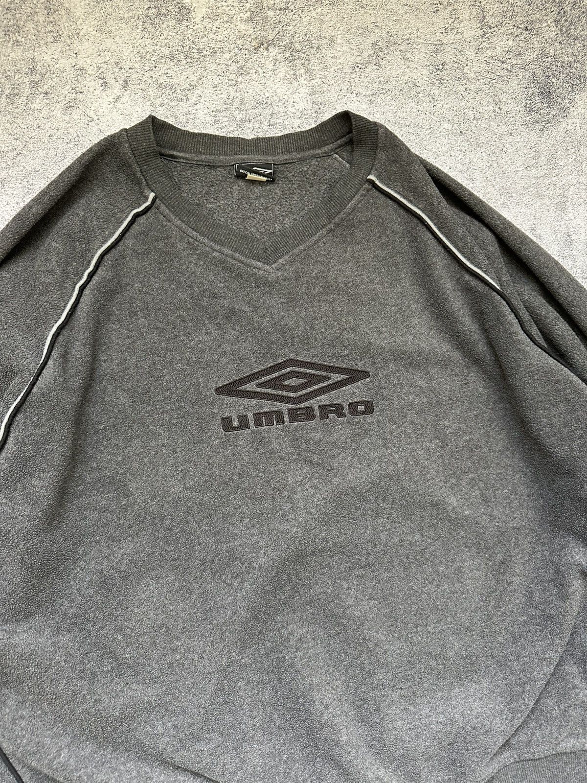 Umbro Vintage Umbro Sweatshirt Fleece Big Black Logo Y2K Size US XL / EU 56 / 4 - 6 Thumbnail