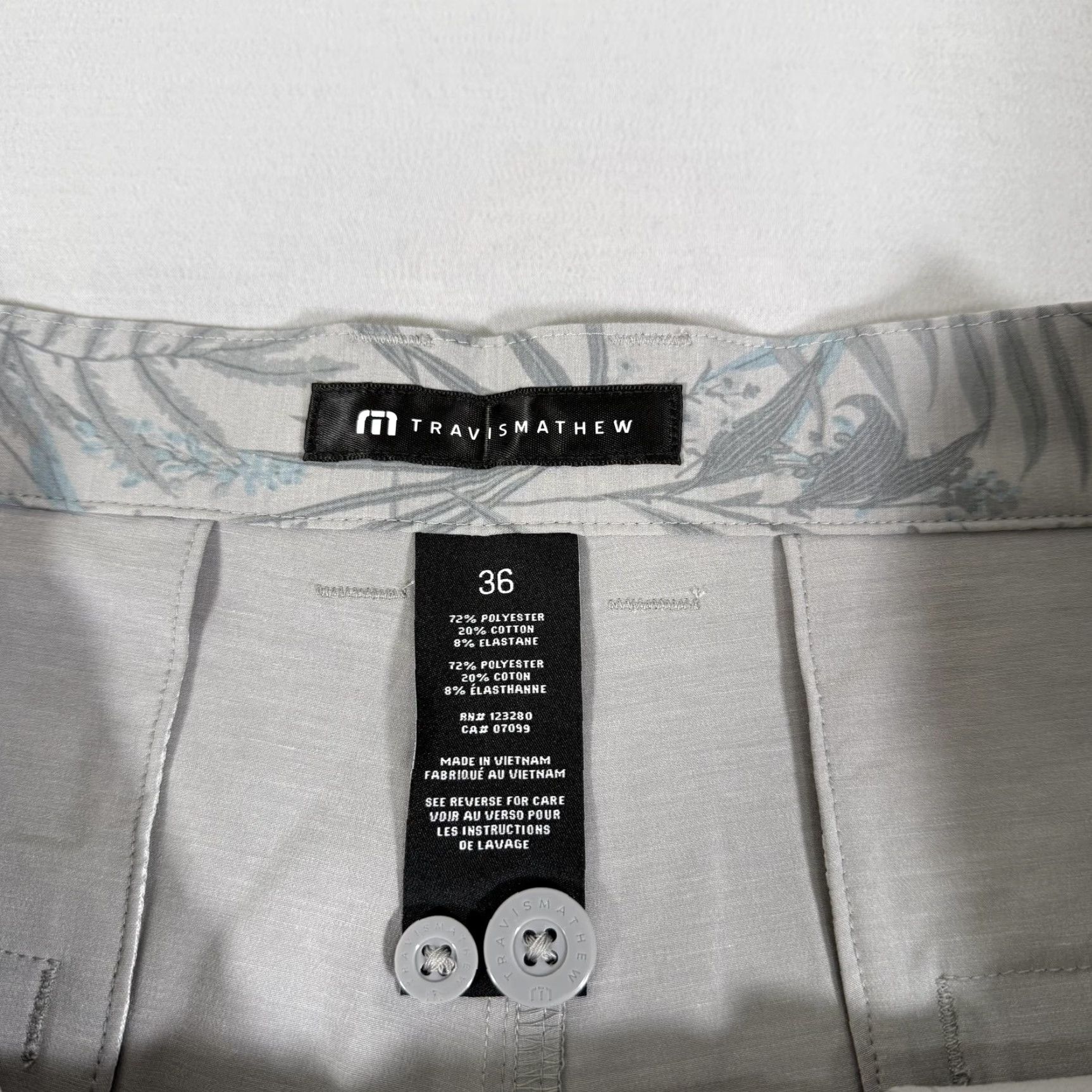 TravisMathew Travis Mathew Shorts 36 Gray Floral Print Chino Lightweight Stretch Eco Golf Men Size US 36 / EU 52 - 7 Thumbnail