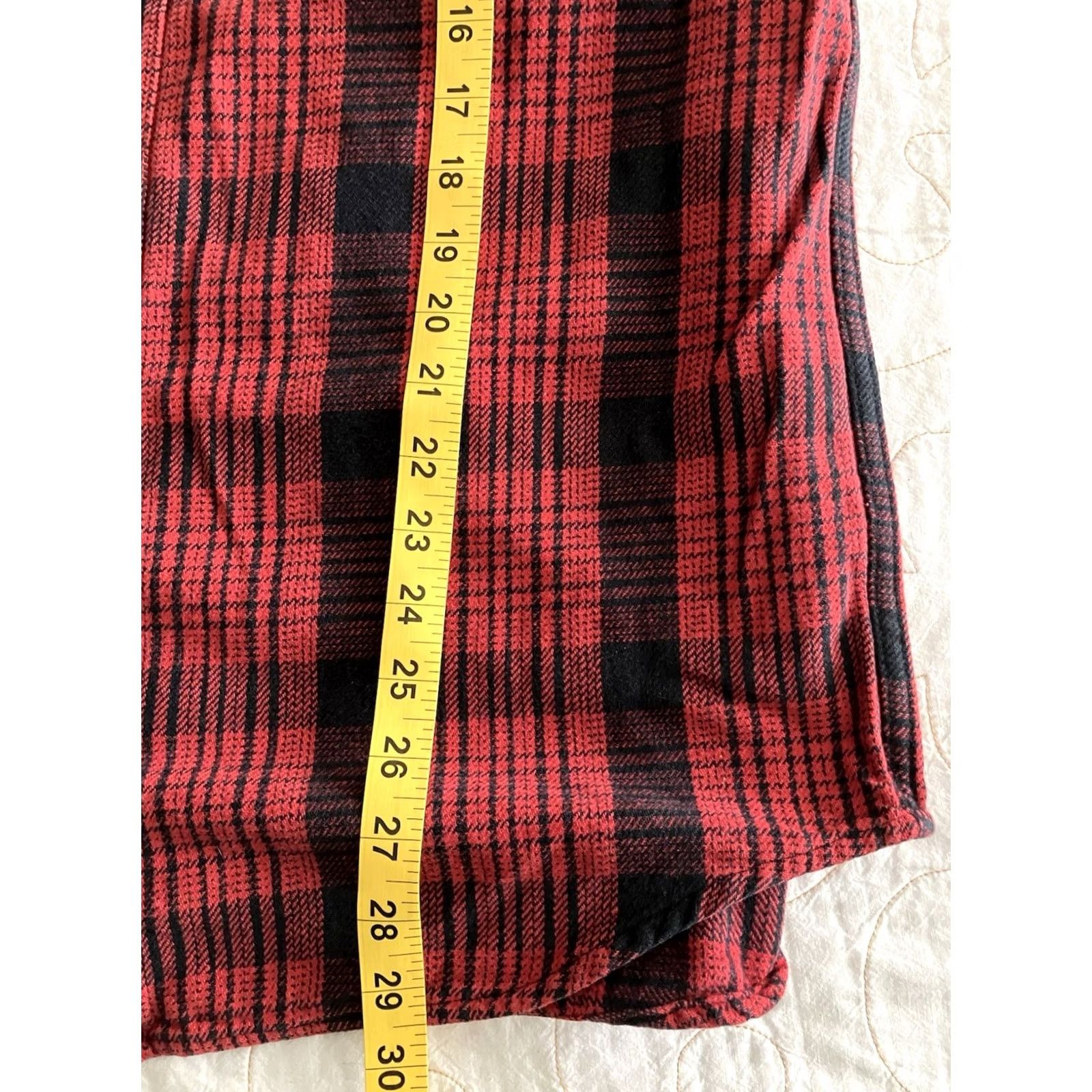 Duluth Trading Company Duluth Button-Down Shirt Men’s Medium Flannel Red Black Plaid Long Sleeve Button-Up Casual Fall Winter Relaxed Cotton Size US M / EU 48-50 / 2 - 7 Thumbnail