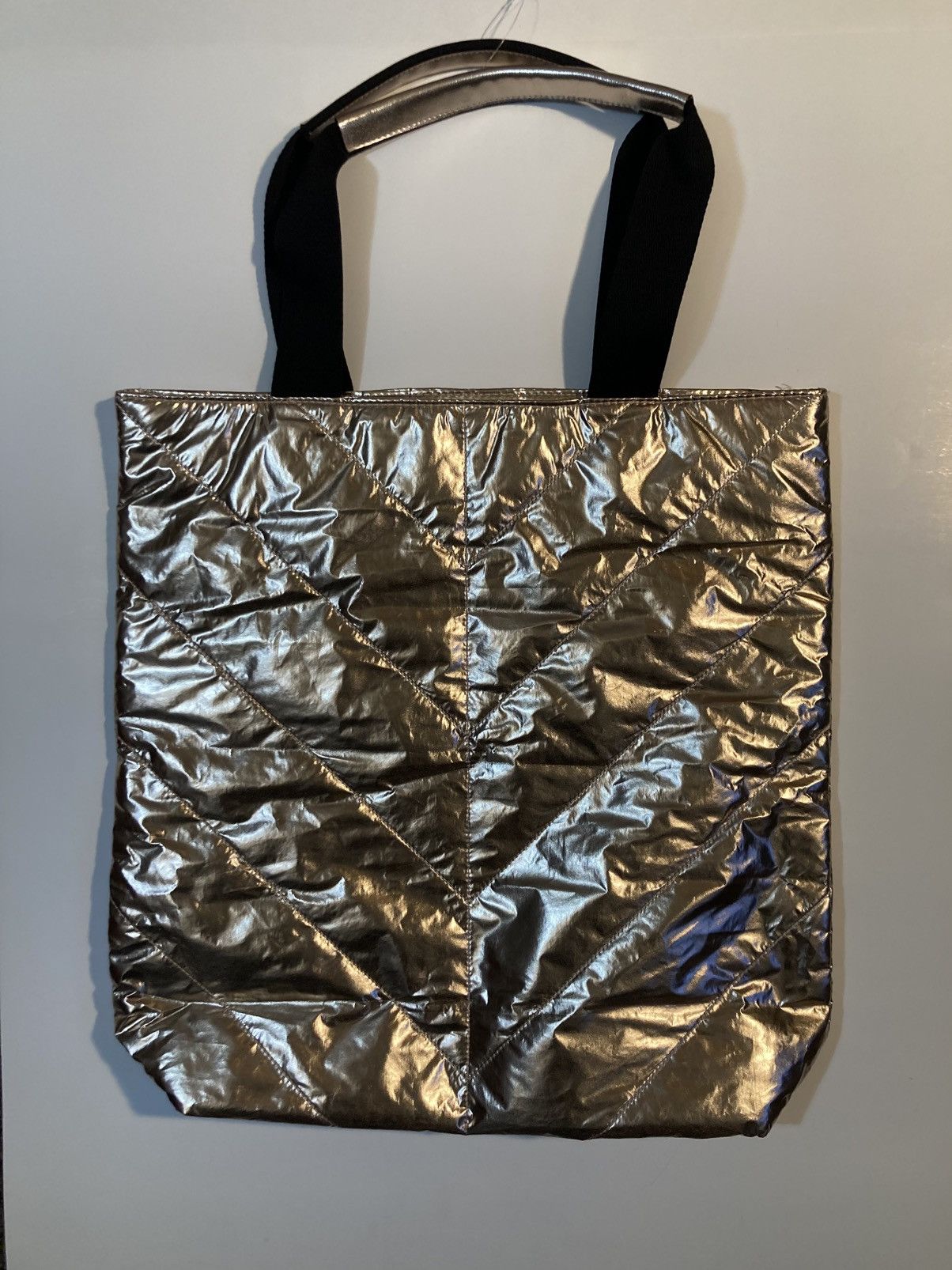 Designer × Victoria's Secret Victoria Secret Metallic Puffer Tote Bag Over Night Bag Y2K Size ONE SIZE - 2 Thumbnail