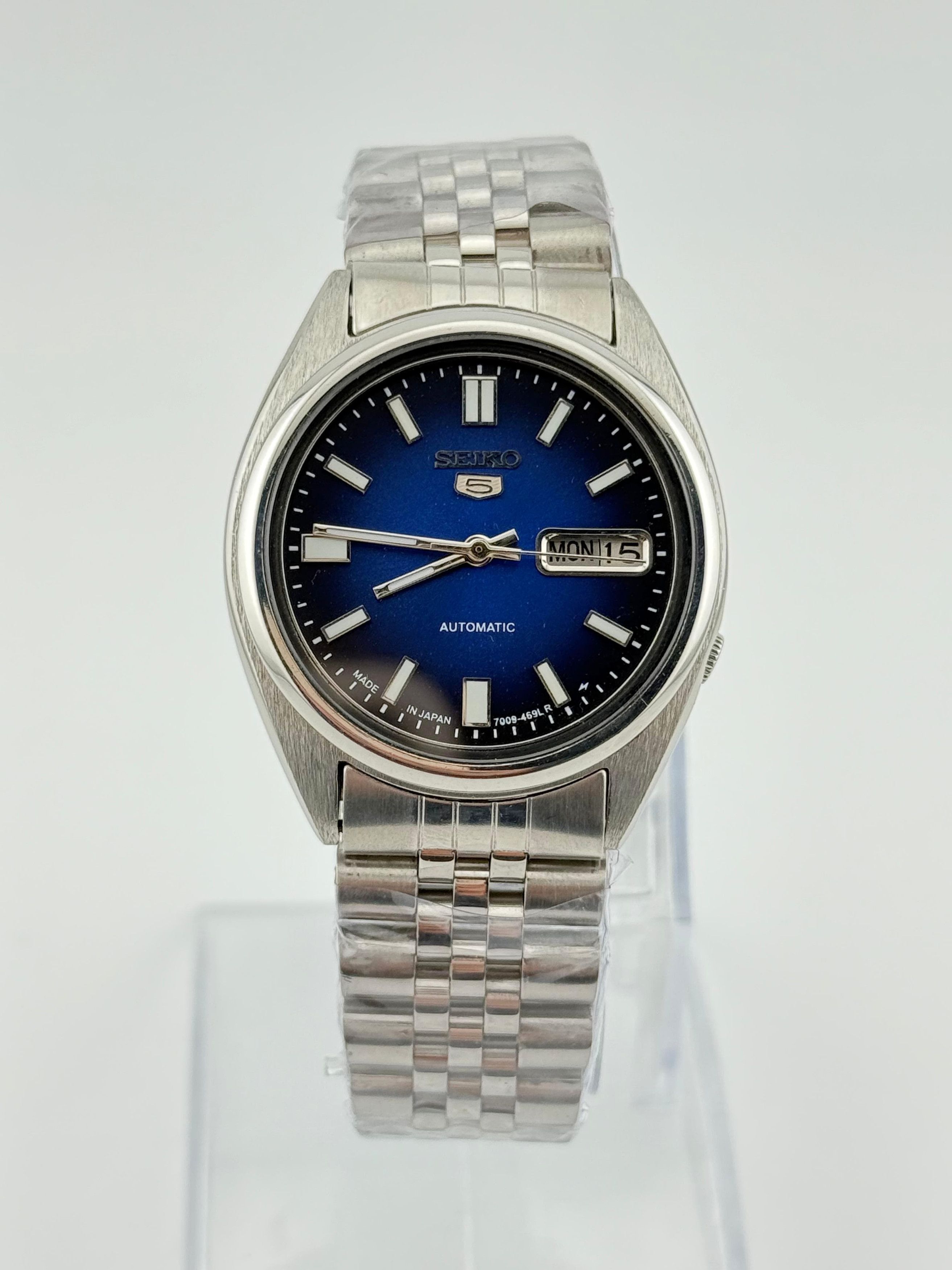 Seiko Elegant Men's Seiko 5 7009 Wrist Watch Size 36 - 1 Thumbnail
