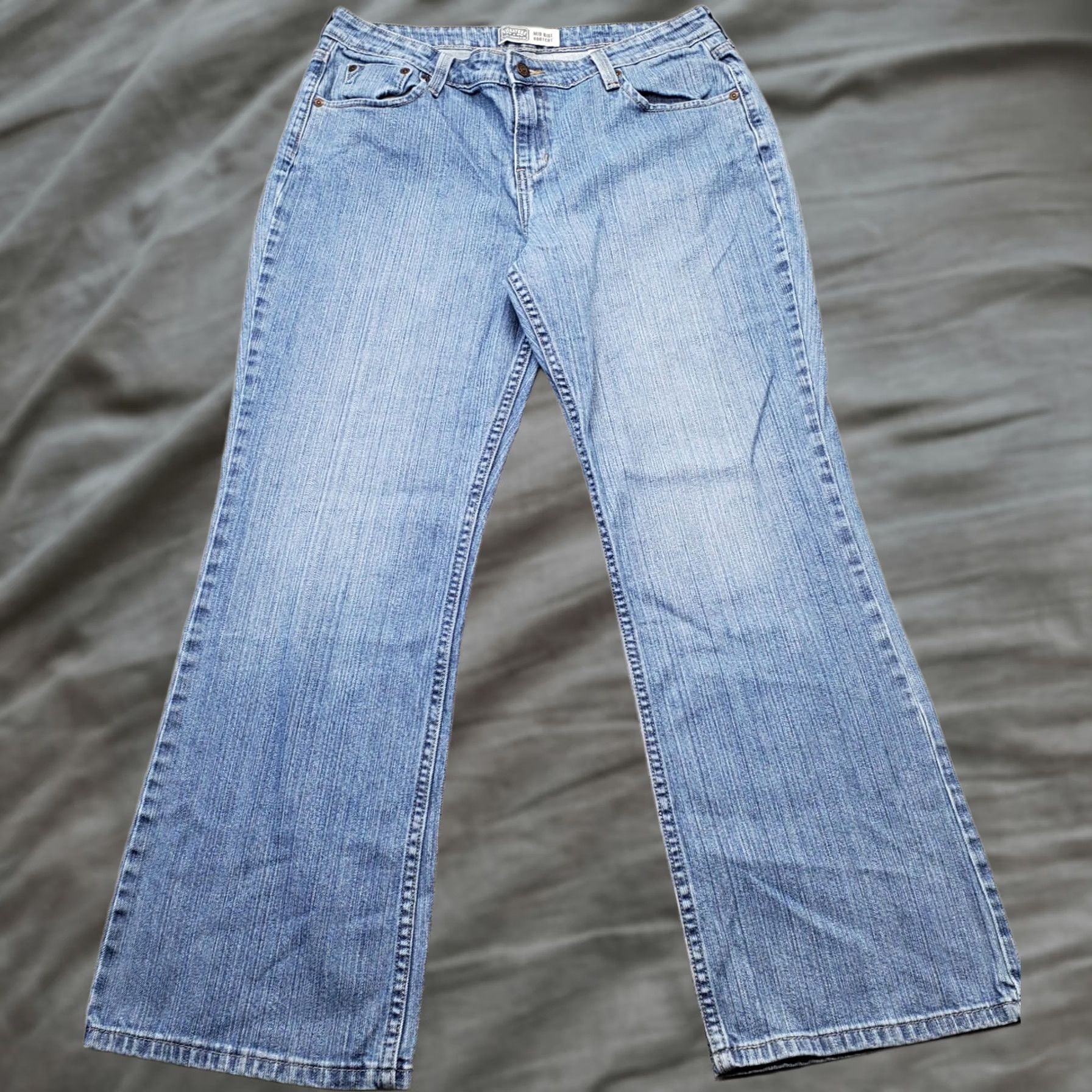 Levi's Levi's Bootcut Jeans Women's 14M Blue Denim Classic Mid Rise Medium Wash Outdoor Size 14M Womens Blue Denim Bootcut Jeans Size 36" / US 14 / IT 50 - 1 Thumbnail