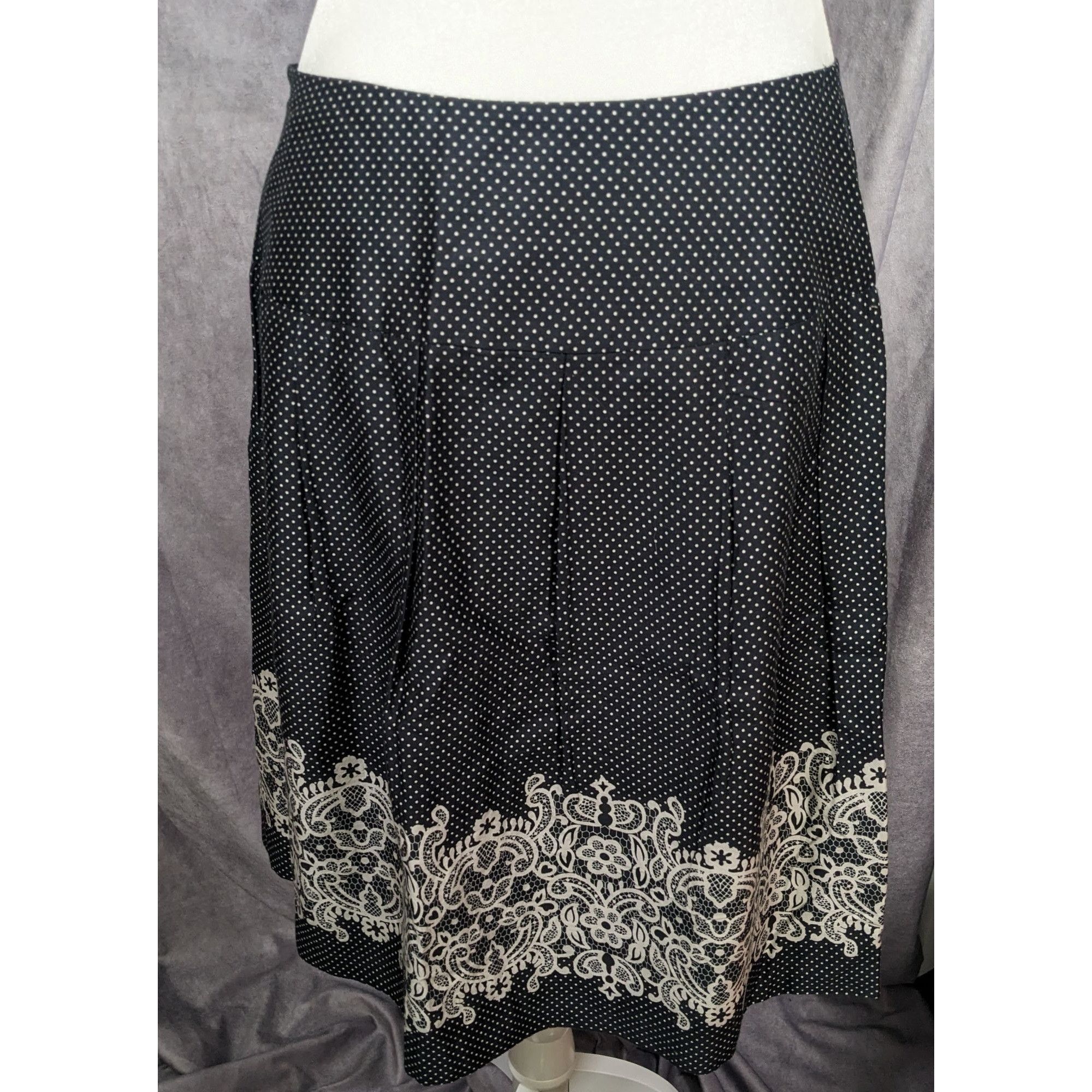 Loft Loft Black And White Polka Dot Lace Print Skirt Size 27" / US 4 / IT 40 - 5 Thumbnail
