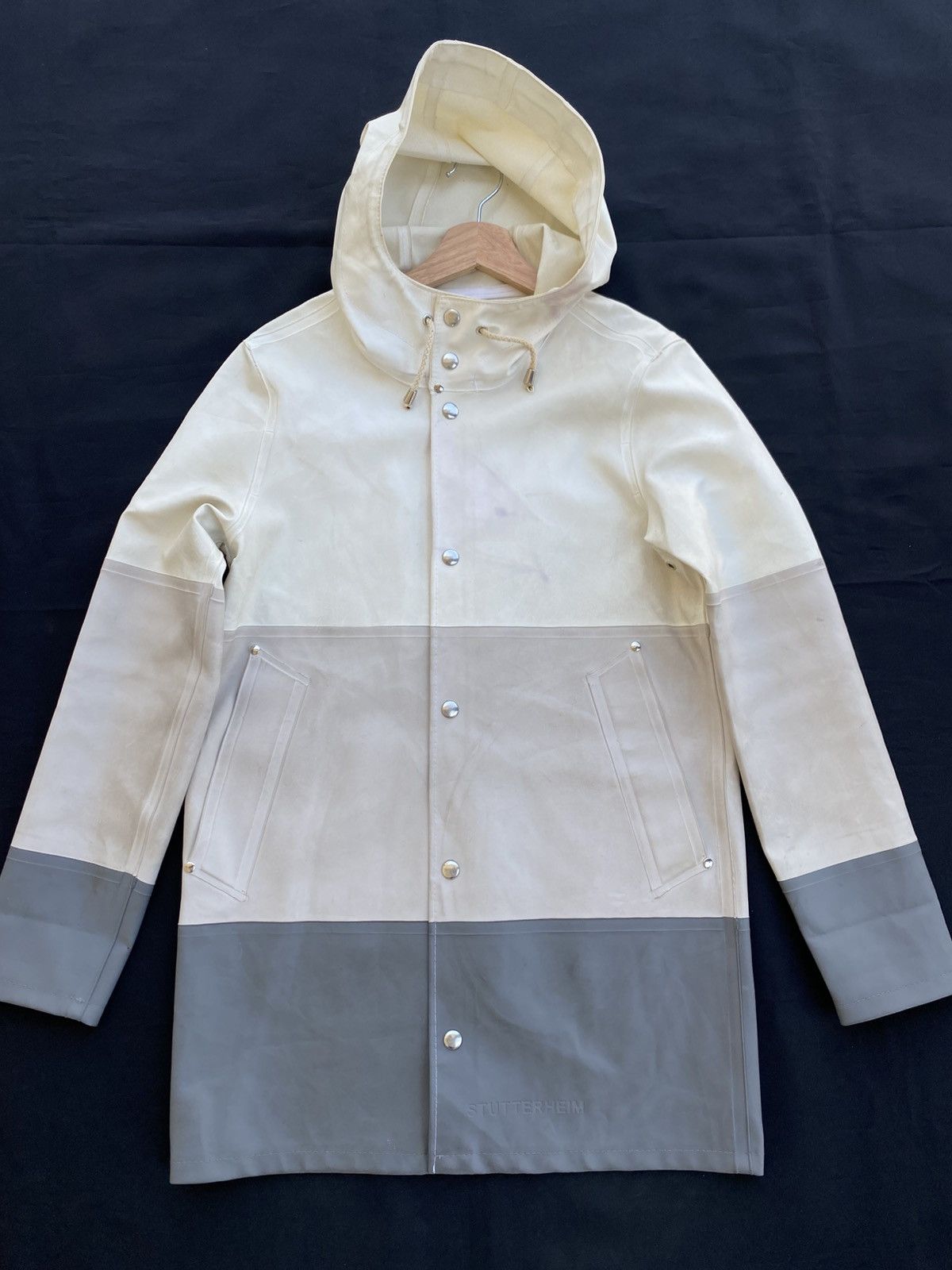 Stutterheim Rare Stutterheim Stockholm raincoat three-shade color scheme Size US M / EU 48-50 / 2 - 5 Thumbnail