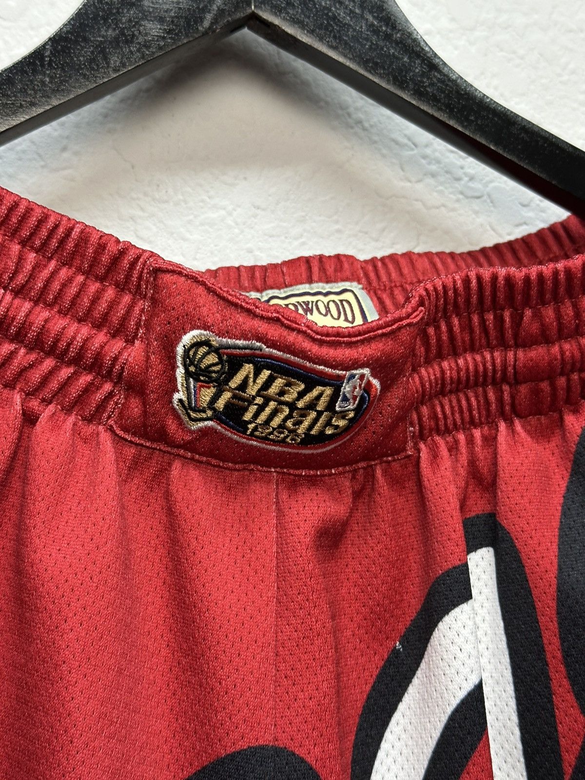 Mitchell & Ness Vintage Mitchell Ness Hardwood Classic Chicago Bulls Shorts Size US 32 / EU 48 - 5 Thumbnail