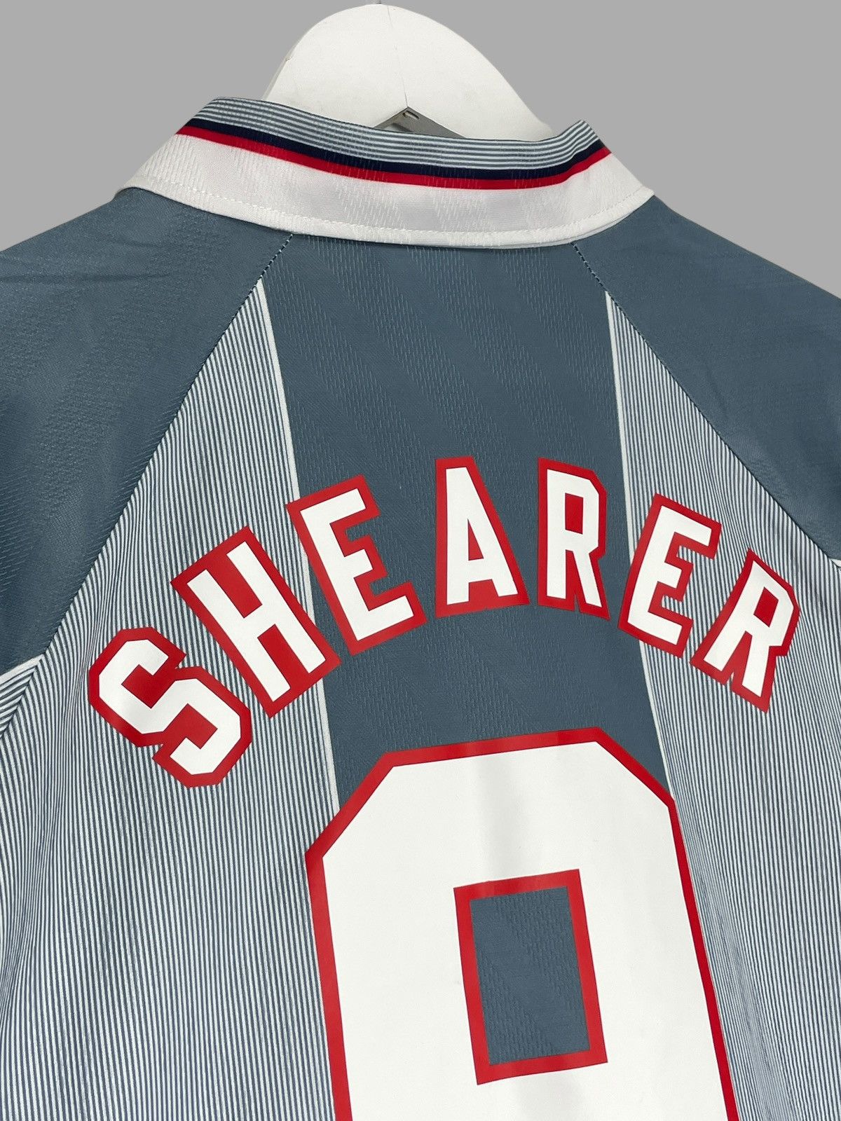 Umbro #9 Shearer England Umbro Vintage 1996 Away Vintage Jersey Size US M / EU 48-50 / 2 - 10 Thumbnail