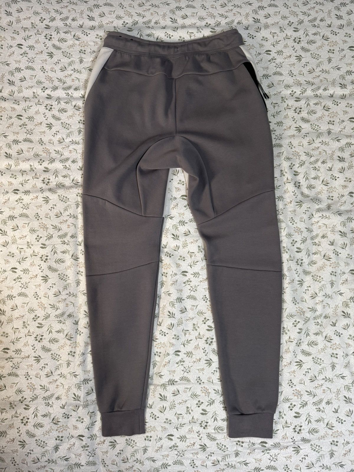 Nike Nike Tech Fleece Joggers Grey/White Size Small Size US 29 - 2 Thumbnail