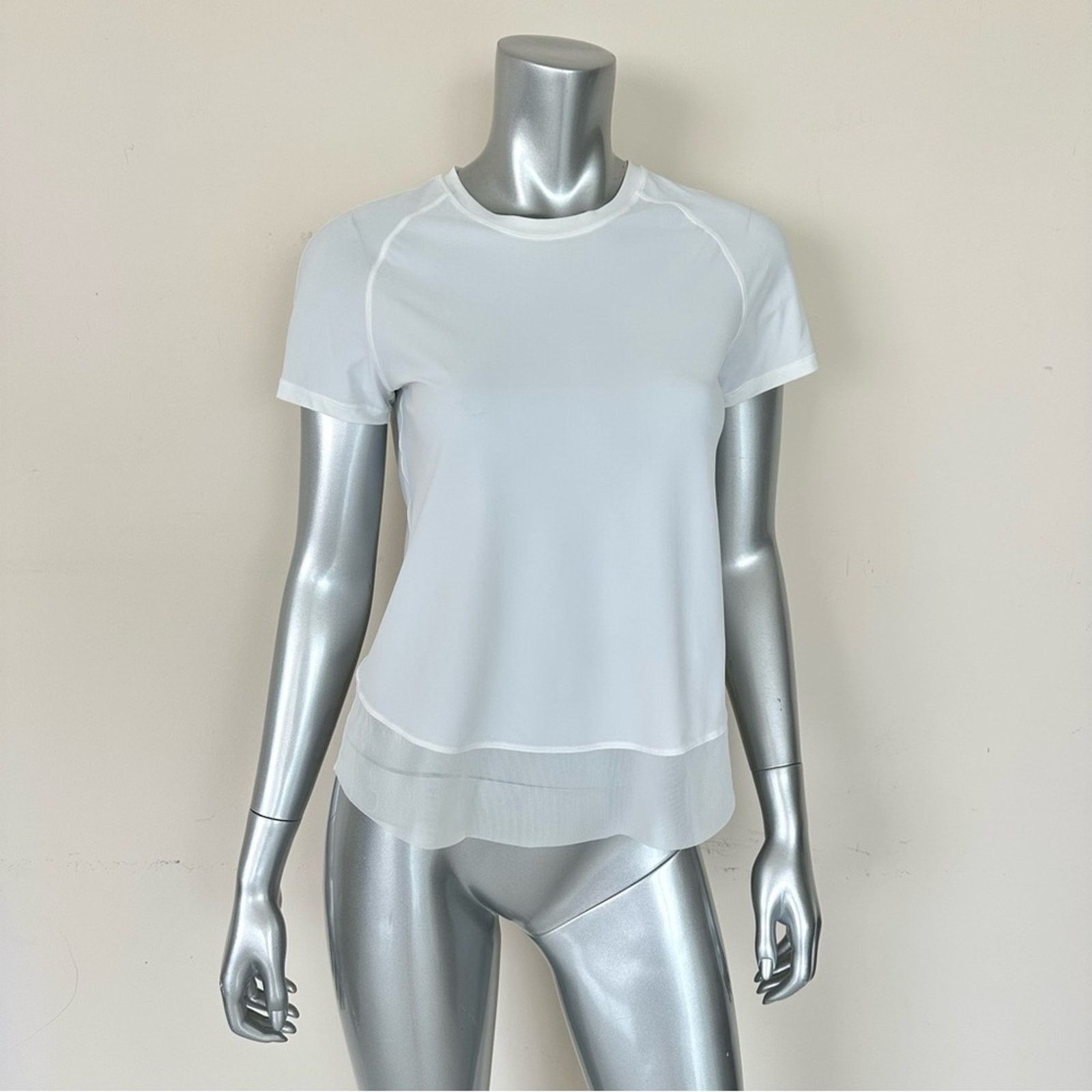 Lululemon Lululemon women T-shirt size 6 Size M / US 6-8 / IT 42-44 - 1 Thumbnail
