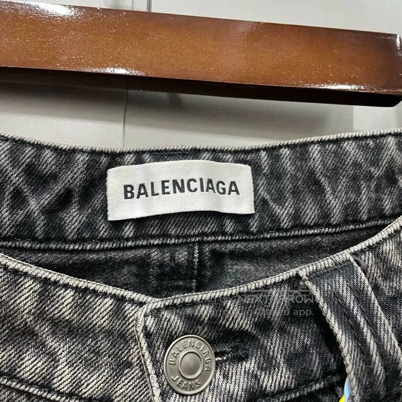 Balenciaga Balenciaga Wide-Leg Washed Denim Jeans. Size US 29 - 3 Thumbnail